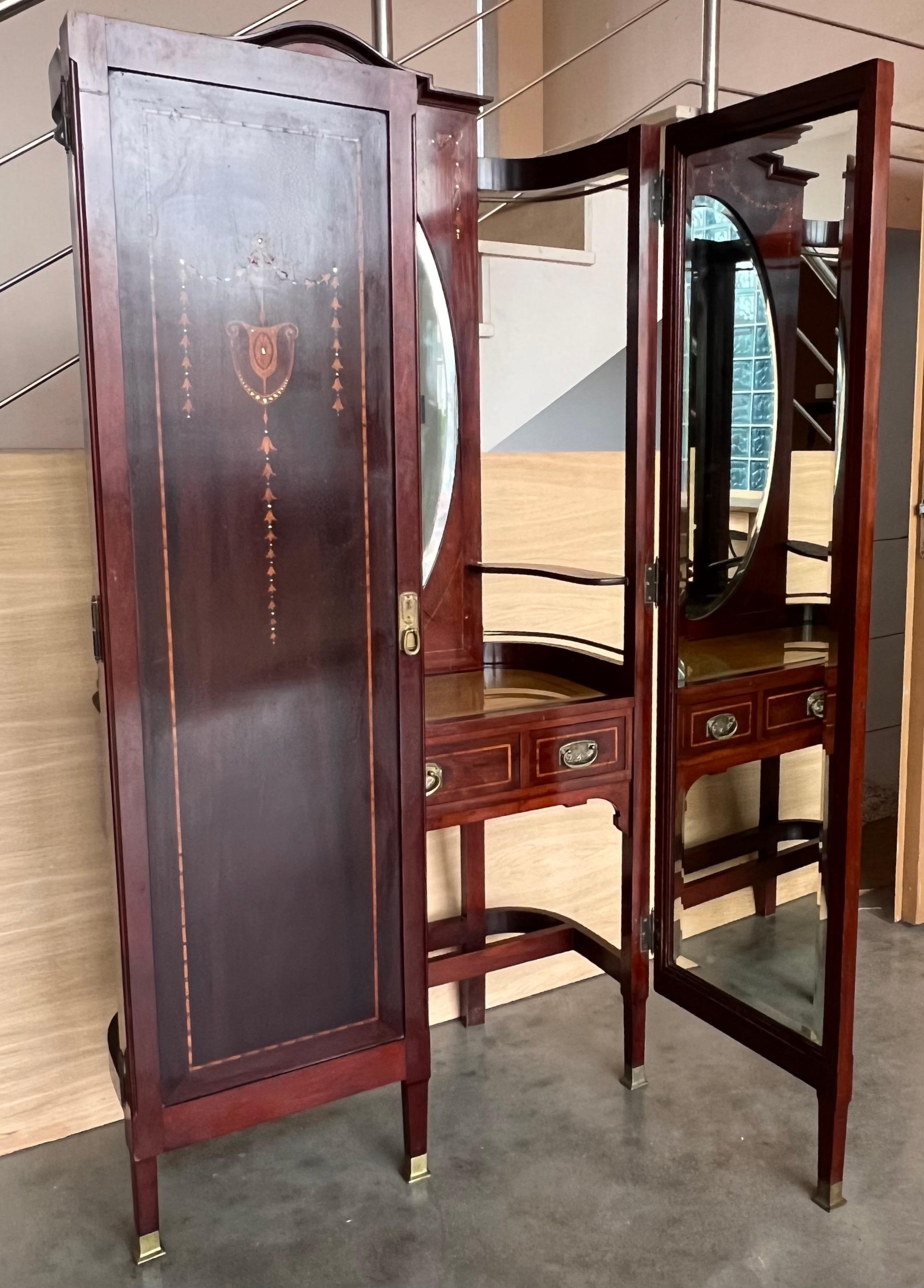 Art Nouveau Vanity Table with Folding Dresser Mirror In Good Condition For Sale In Miami, FL