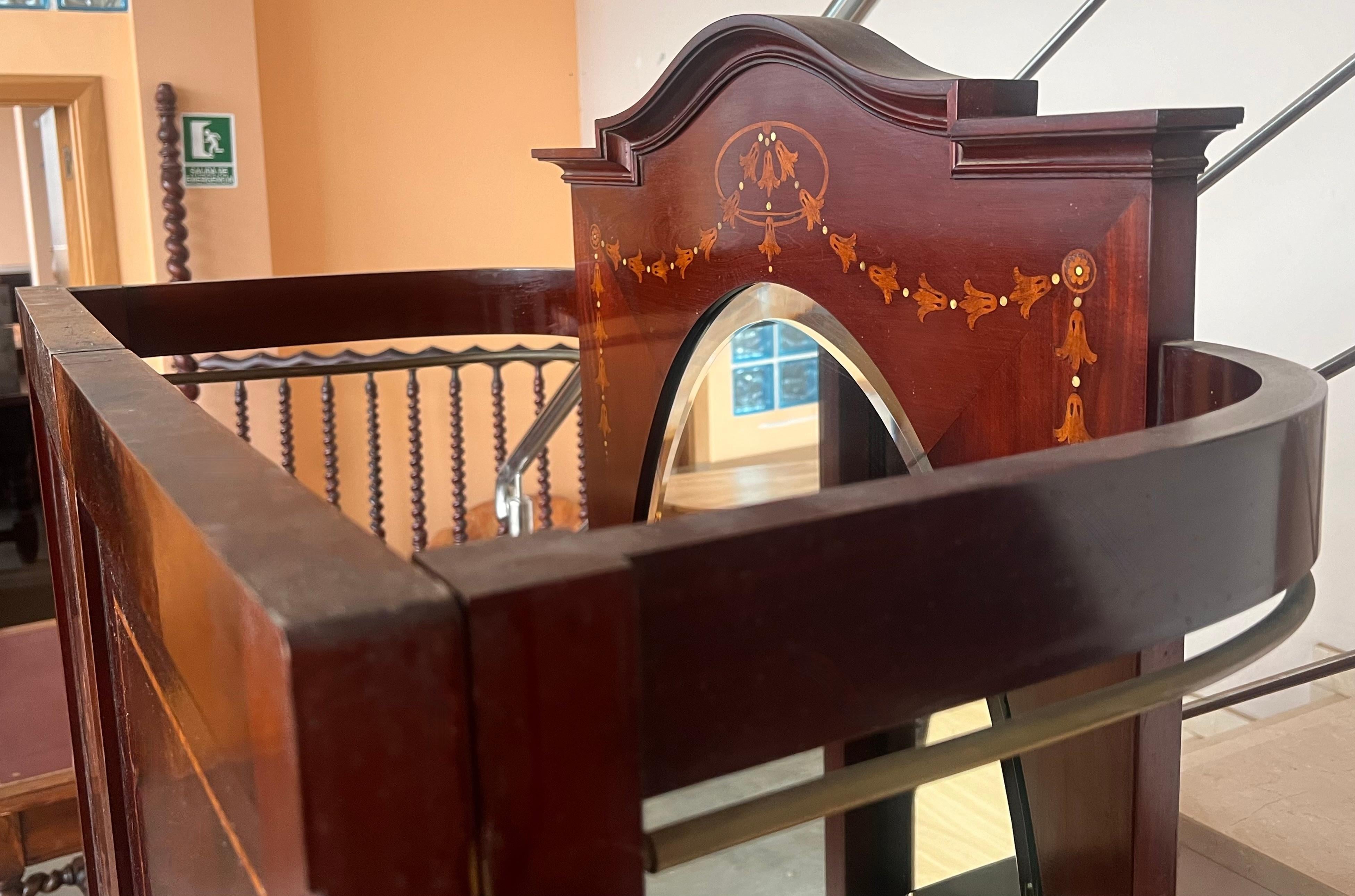 Art Nouveau Vanity Table with Folding Dresser Mirror For Sale 3