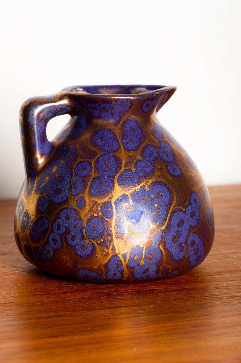 French Art Nouveau vase and jug in iridescent purple glazed ceramic, Léon Pointu 1910. For Sale