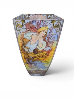 Jugendstil-Vase mit Darstellungen der vier Jahreszeiten