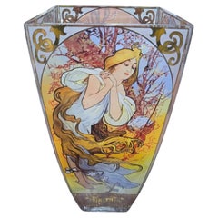 Jugendstil-Vase mit Darstellungen der vier Jahreszeiten