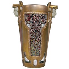 Vase Art Nouveau Ernst Wahliss Signé Vienne Têtes de femmes Faïence circa 1910