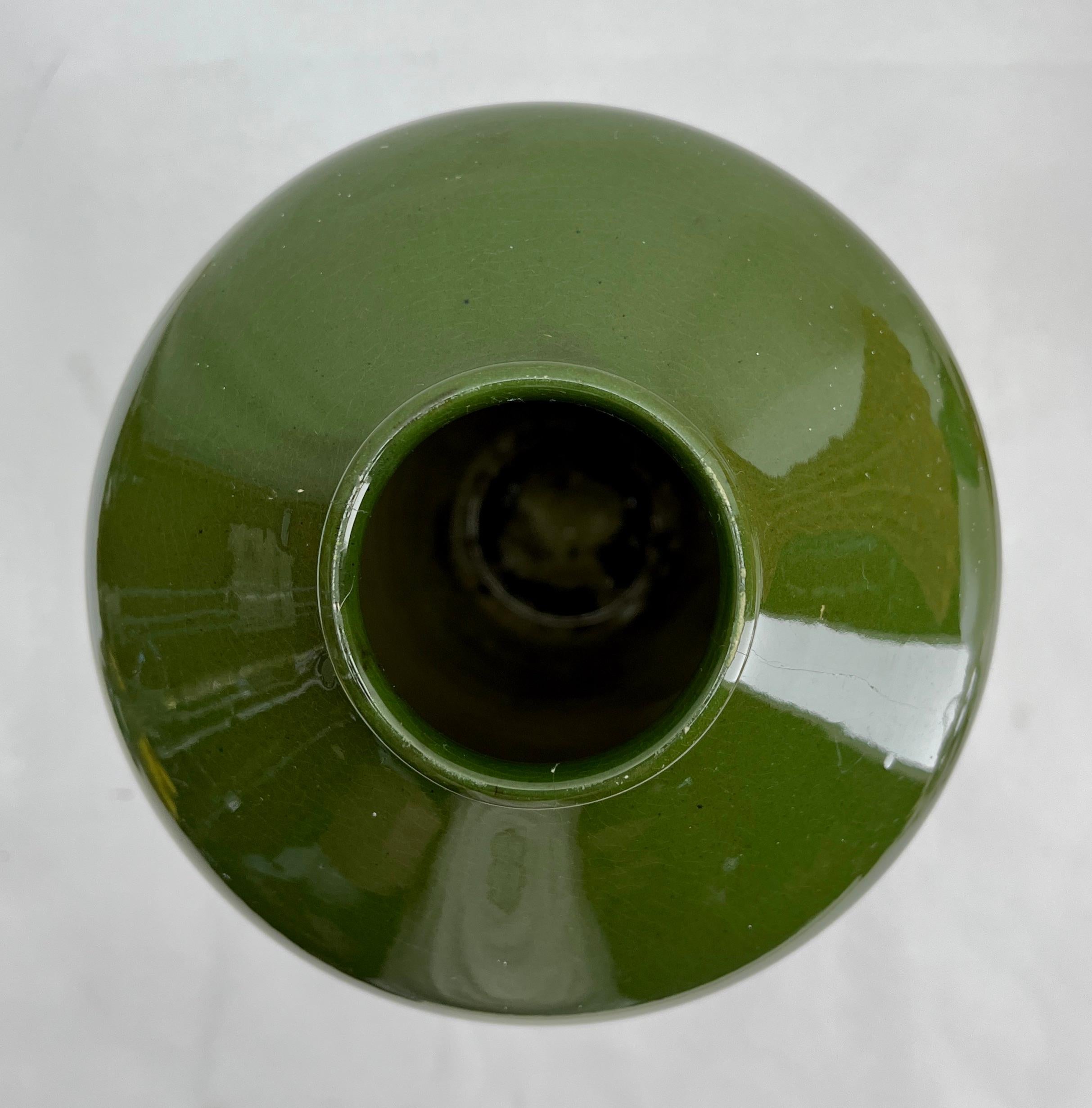 Vernissé Vase Art Nouveau fait à la main et émaillé à la main Détails en émail   1930s en vente