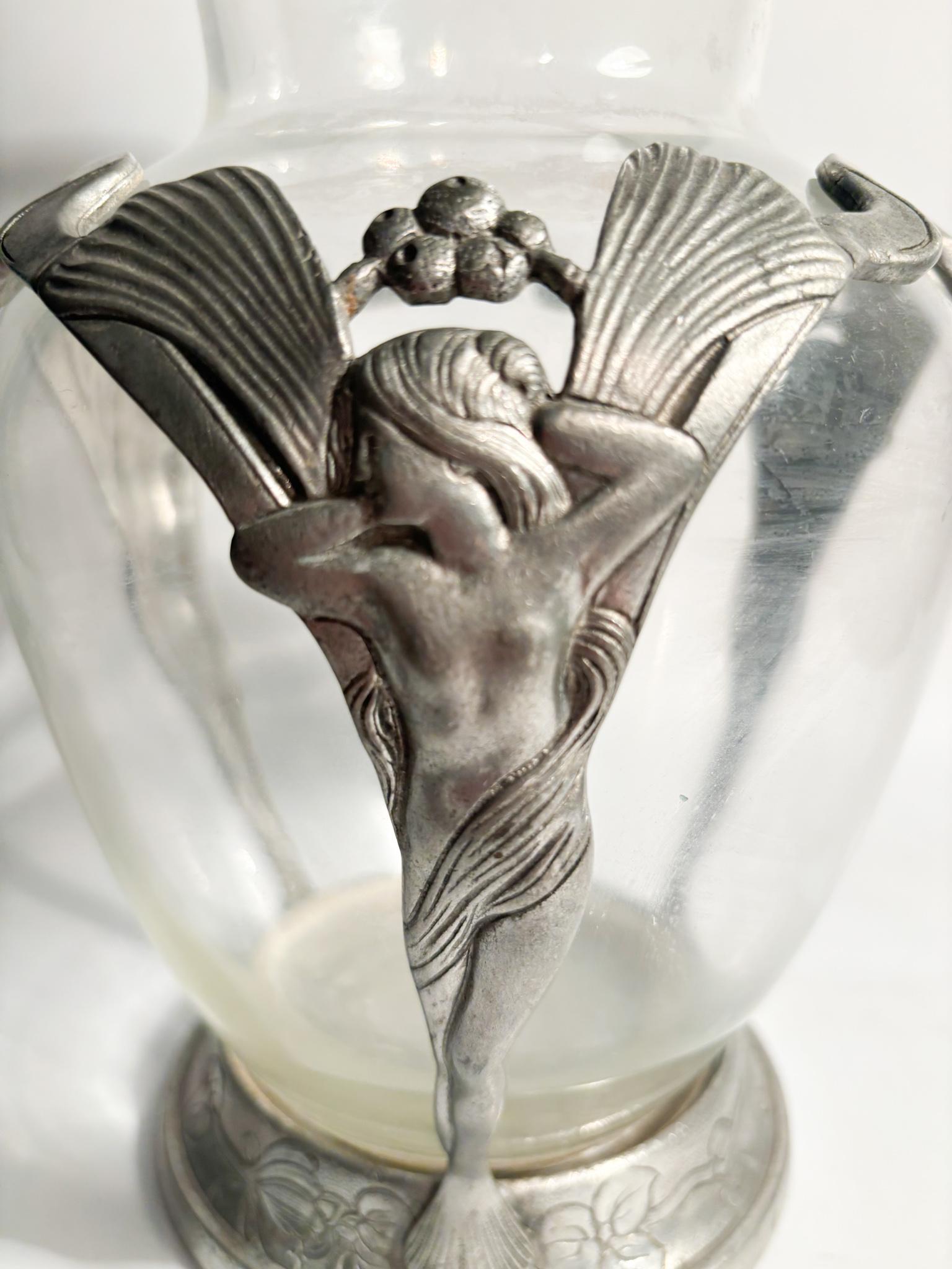 Art Nouveau Vase in and Sculpted Pewter from the Early Twentieth Century In Fair Condition For Sale In Milano, MI