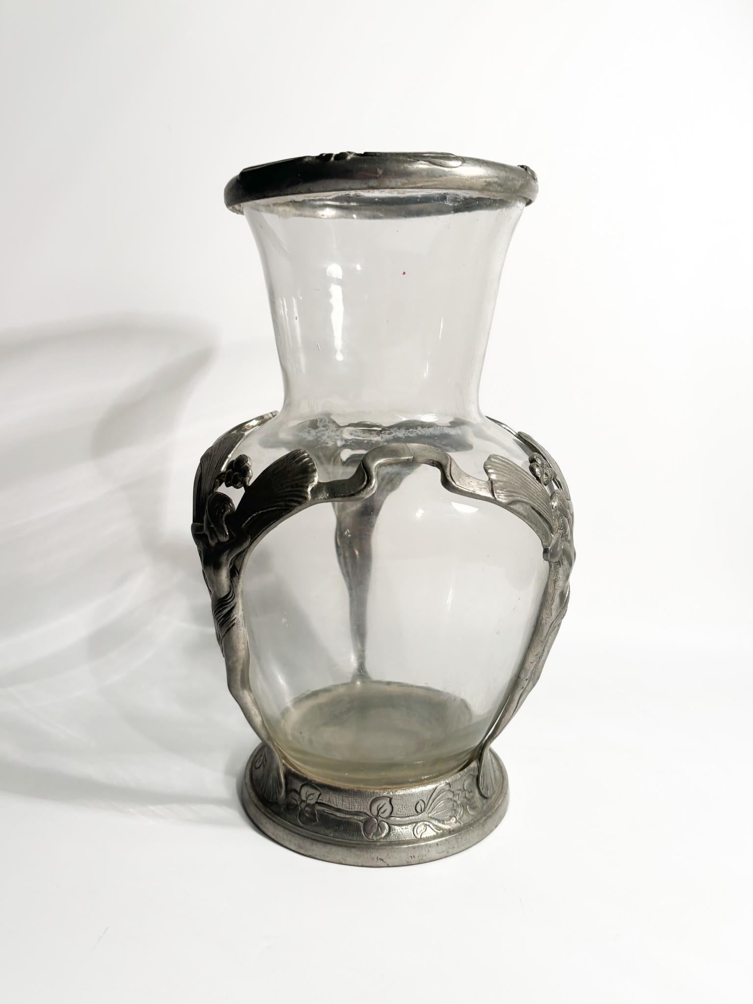 Art Nouveau Vase in and Sculpted Pewter from the Early Twentieth Century For Sale 1