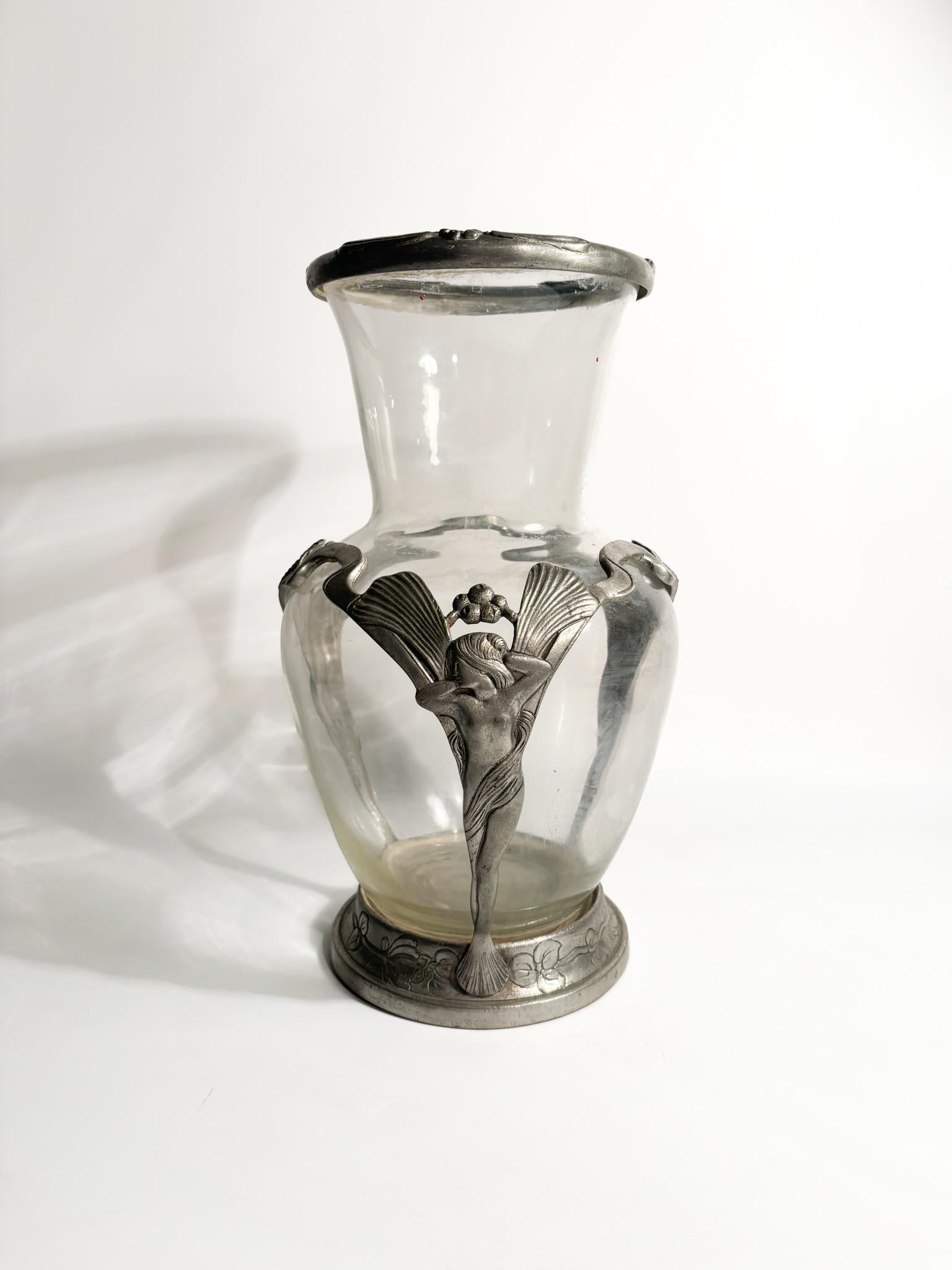 Art Nouveau Vase in and Sculpted Pewter from the Early Twentieth Century For Sale 2