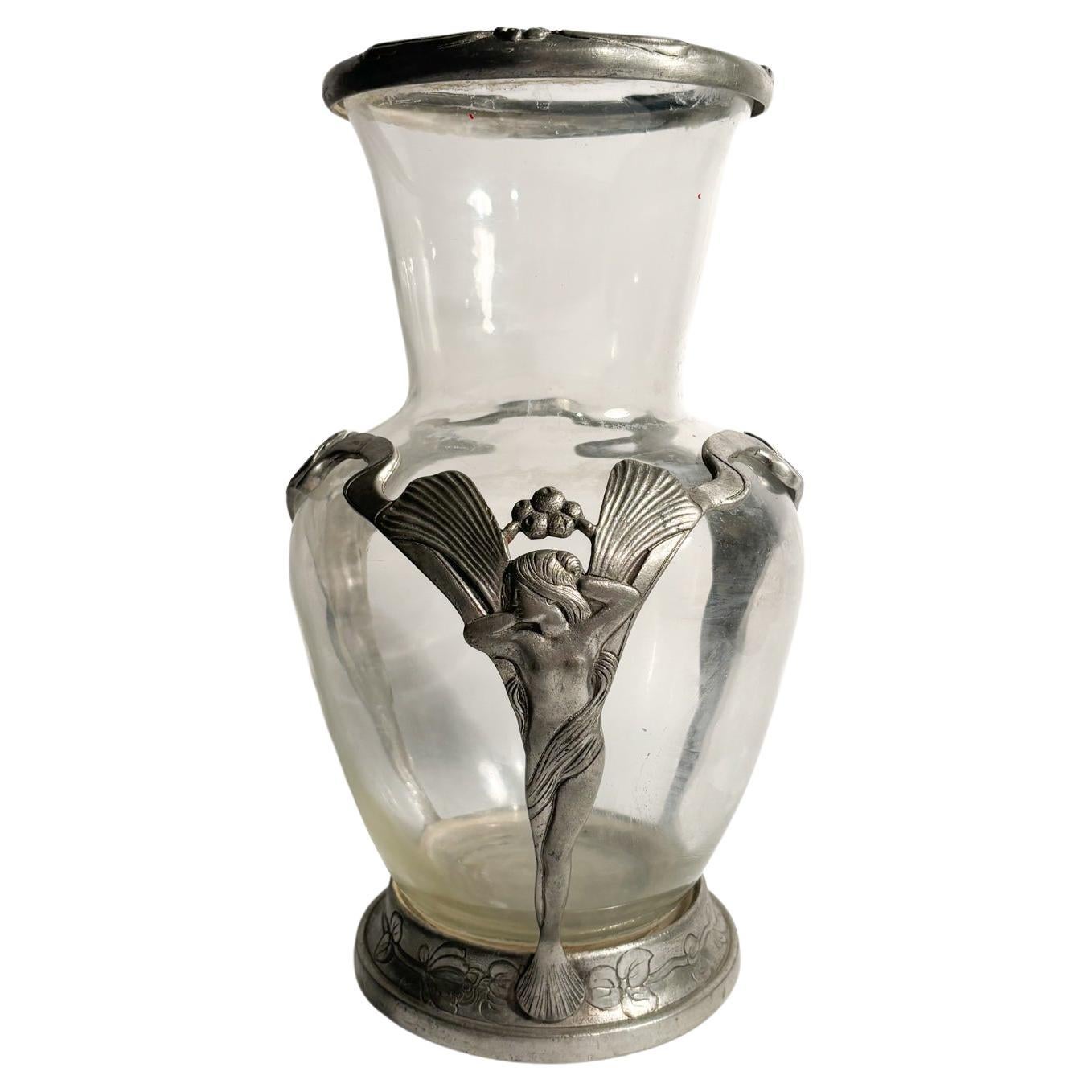 Vase Art Nouveau en étain sculpté du début du Twentieth siècle