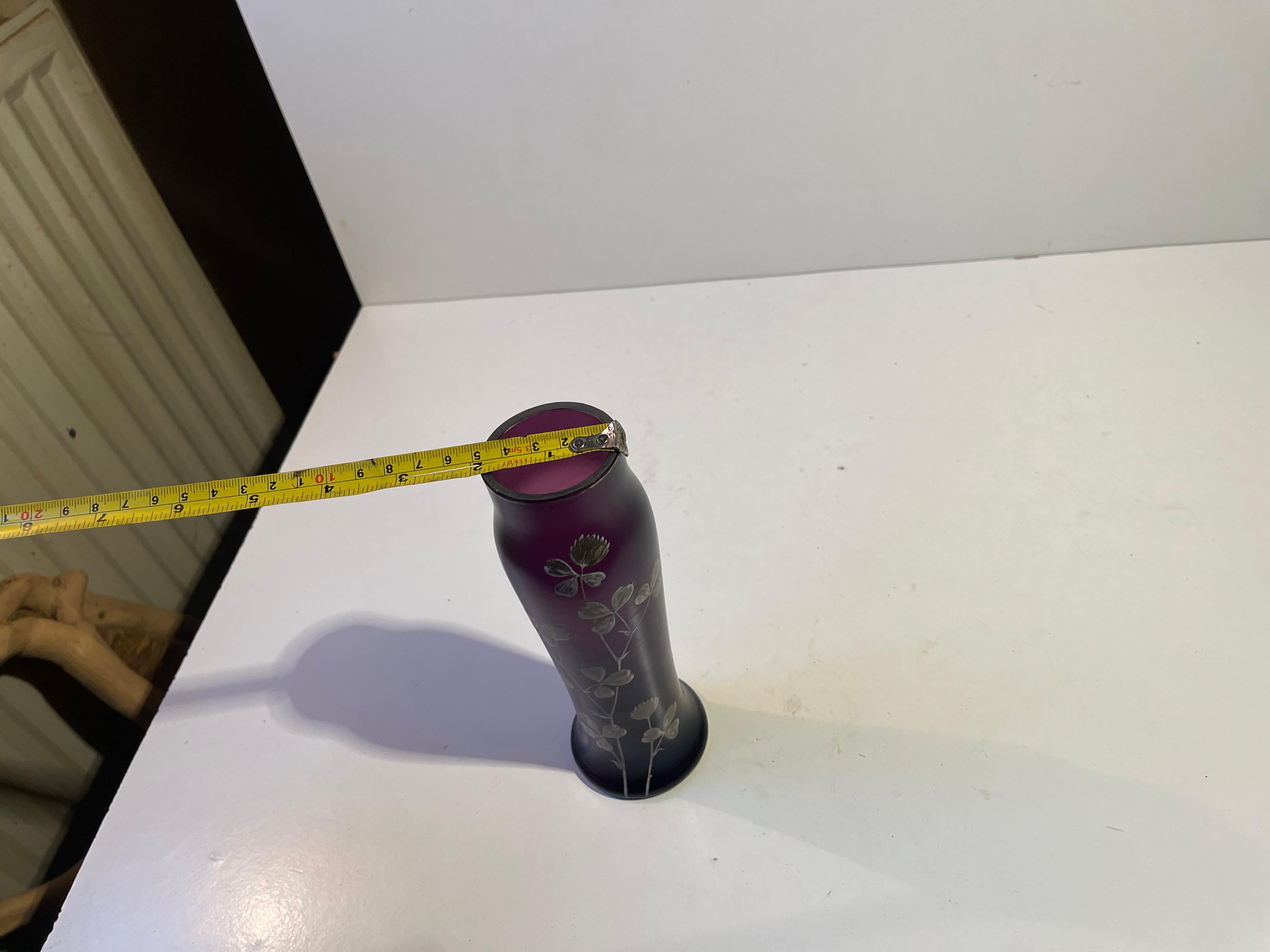 Vase Art Nouveau en verre peint à la main, Kralik Poschinger inStyle en vente 1