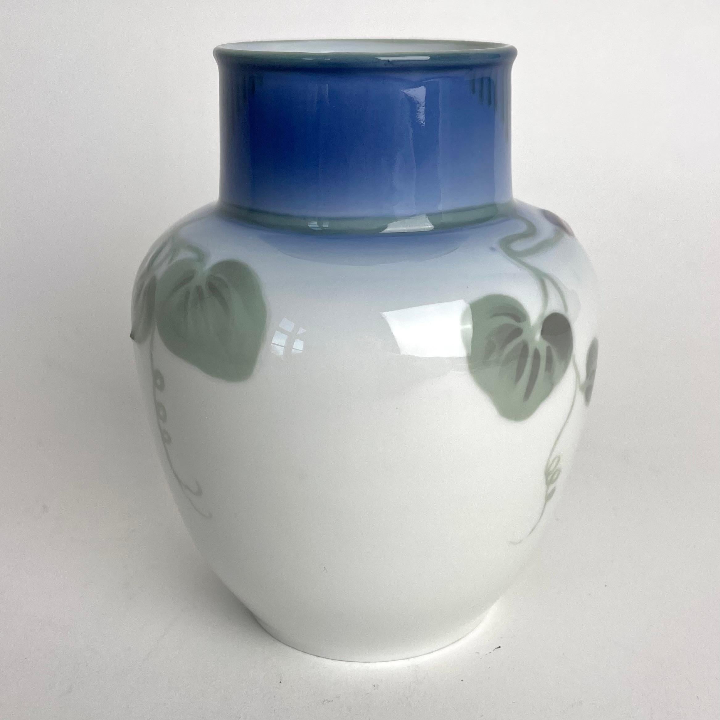 Swedish Art Nouveau Vase in porcelain by Nils Emil Lundström for Rörstrand, Sweden For Sale