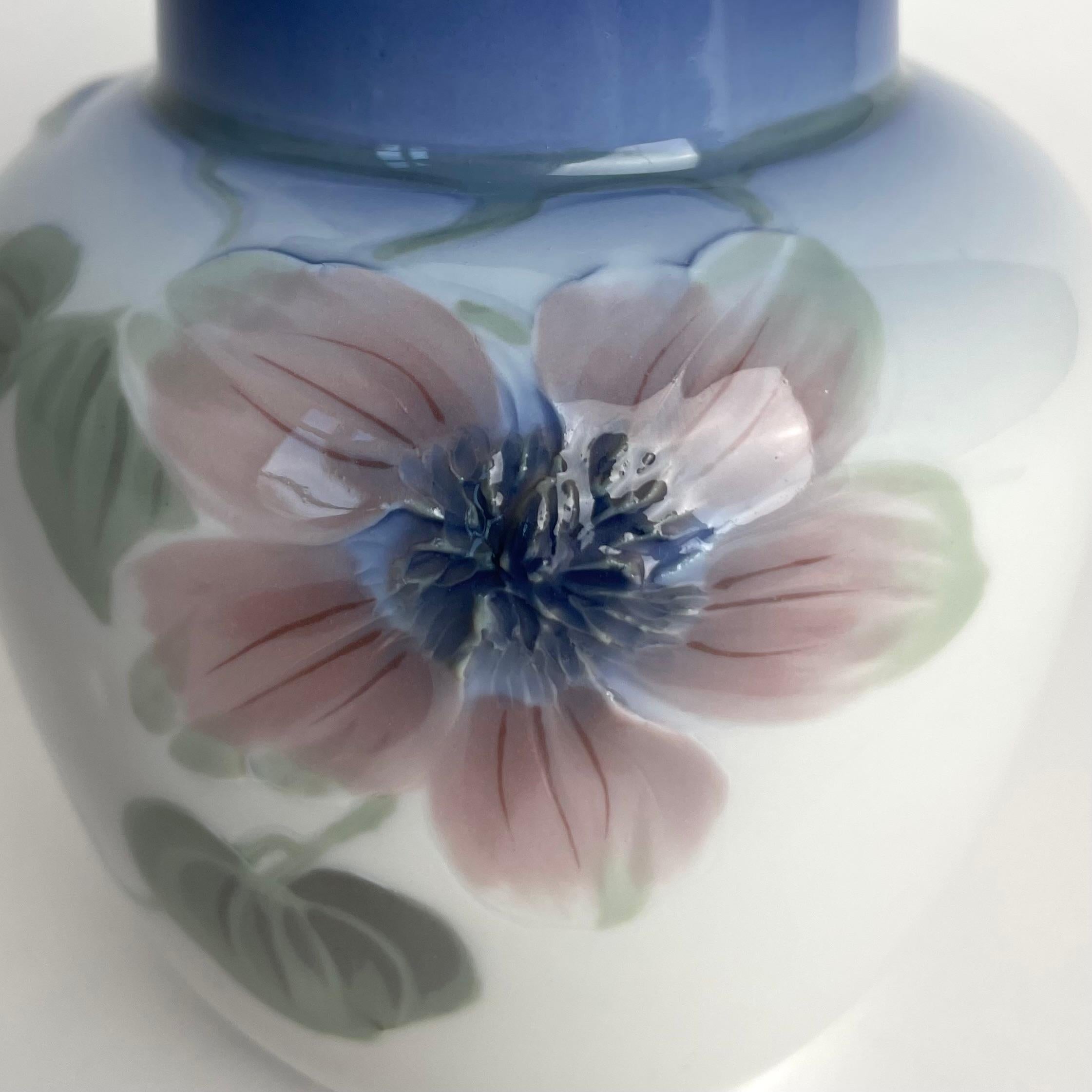 Art Nouveau Vase in porcelain by Nils Emil Lundström for Rörstrand, Sweden In Good Condition For Sale In Knivsta, SE