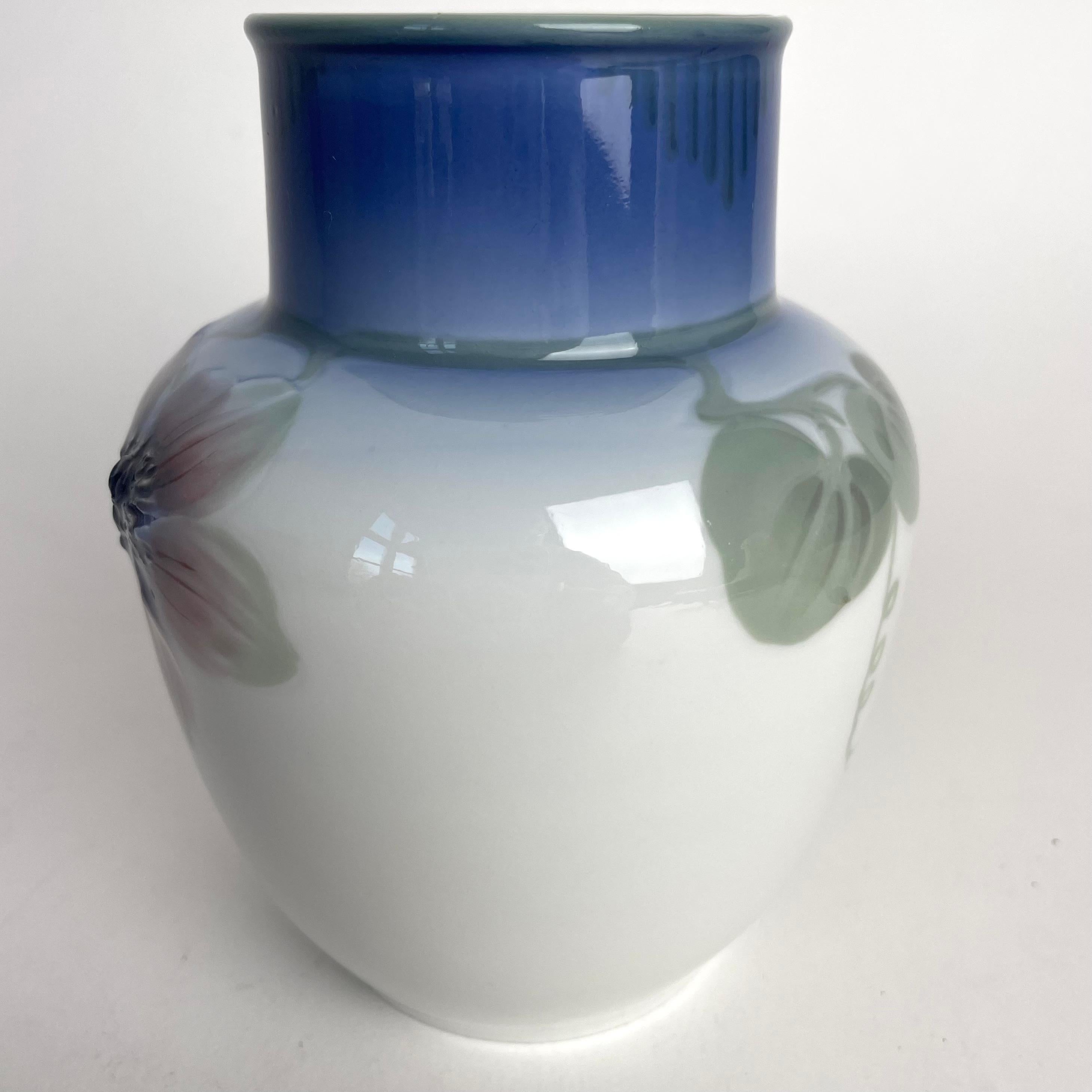 Art Nouveau Vase in porcelain by Nils Emil Lundström for Rörstrand, Sweden For Sale 1