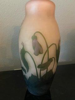 Vase Art Nouveau en verre rose doux et gravé à la fleurs d'Arsall