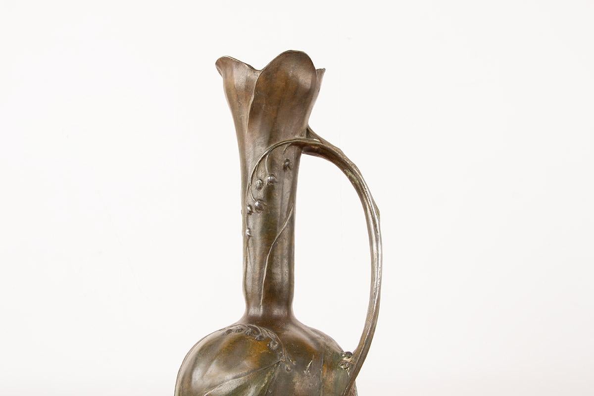 Art Nouveau vase in solid pewter with bronze patina by Louis Chalon 1910. For Sale 4