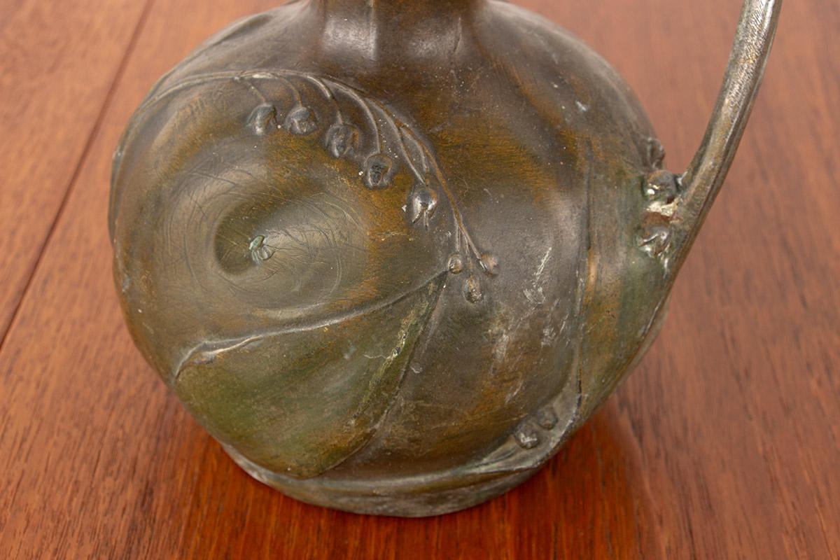 Art Nouveau vase in solid pewter with bronze patina by Louis Chalon 1910. For Sale 6