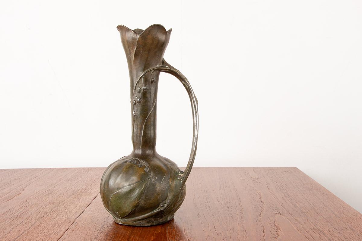 Art Nouveau vase in solid pewter with bronze patina by Louis Chalon 1910. For Sale 10