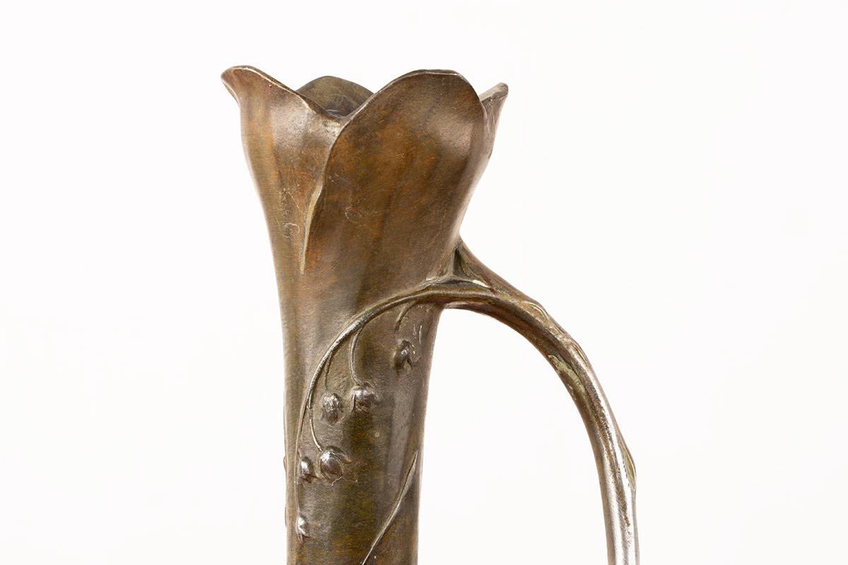Early 20th Century Art Nouveau vase in solid pewter with bronze patina by Louis Chalon 1910. For Sale