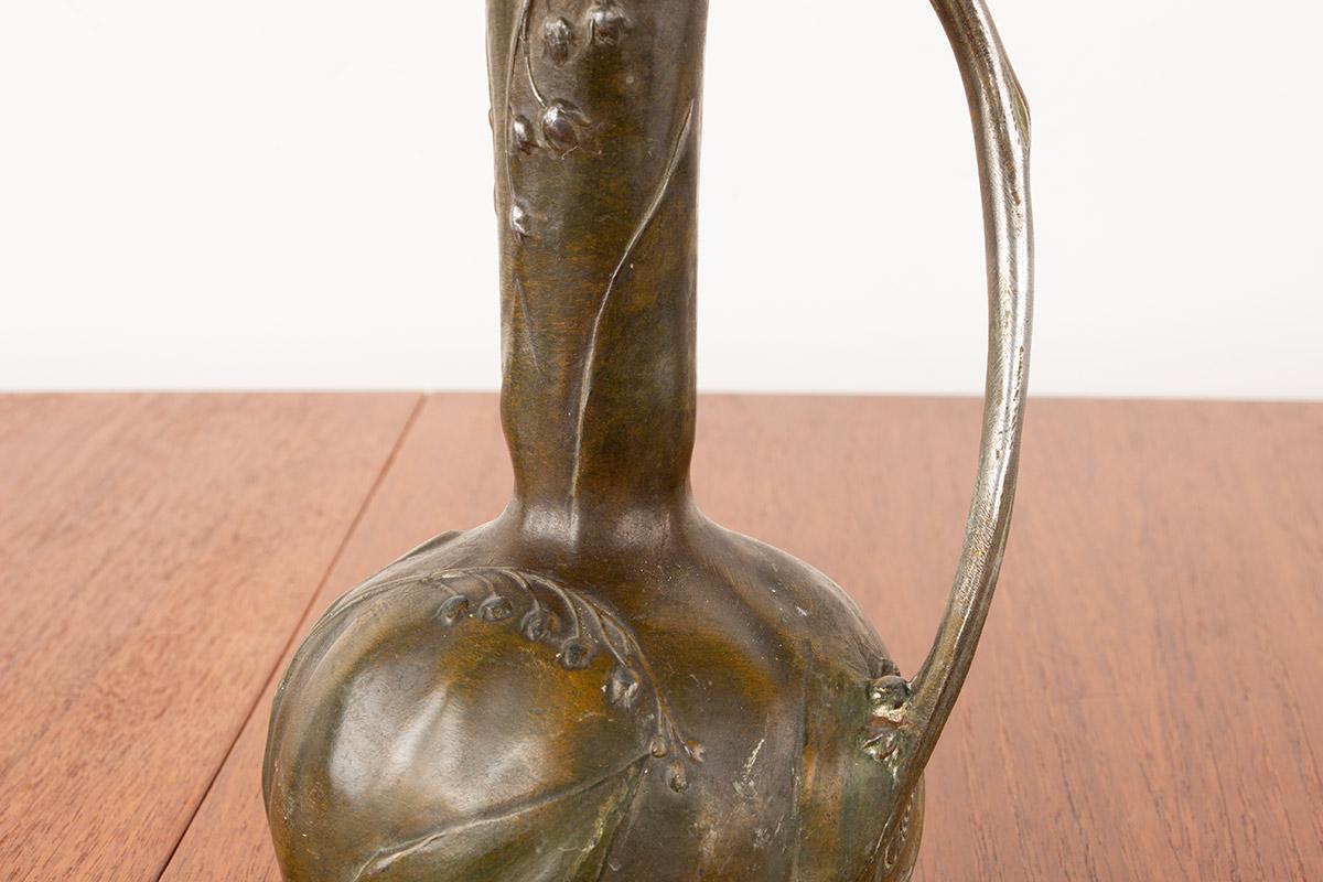 Art Nouveau vase in solid pewter with bronze patina by Louis Chalon 1910. For Sale 1