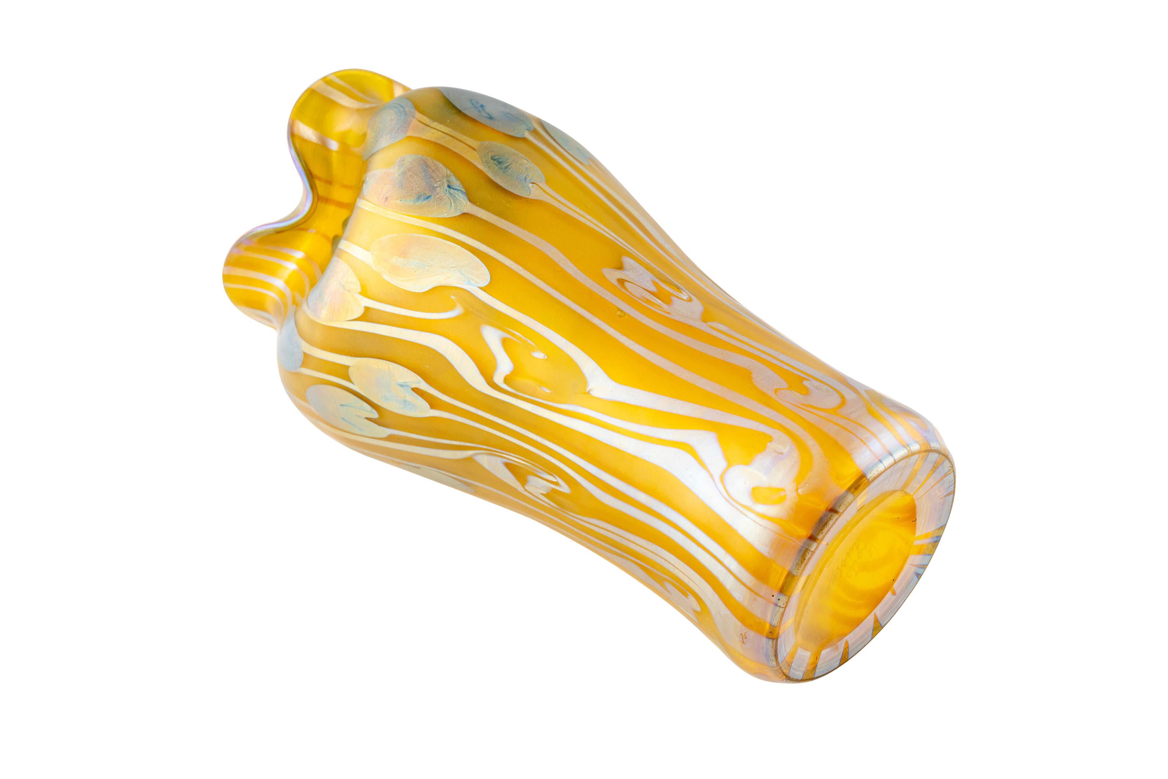 Art nouveau vase Johann Loetz Witwe unidentified decoration ca. 1901 signed In Good Condition In Klosterneuburg, AT