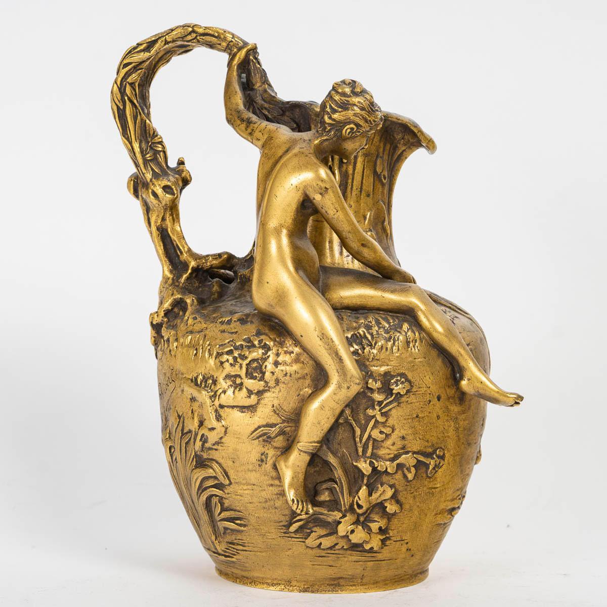 Doré Vase Art Nouveau, signé A, Vibert, vers 1900. en vente