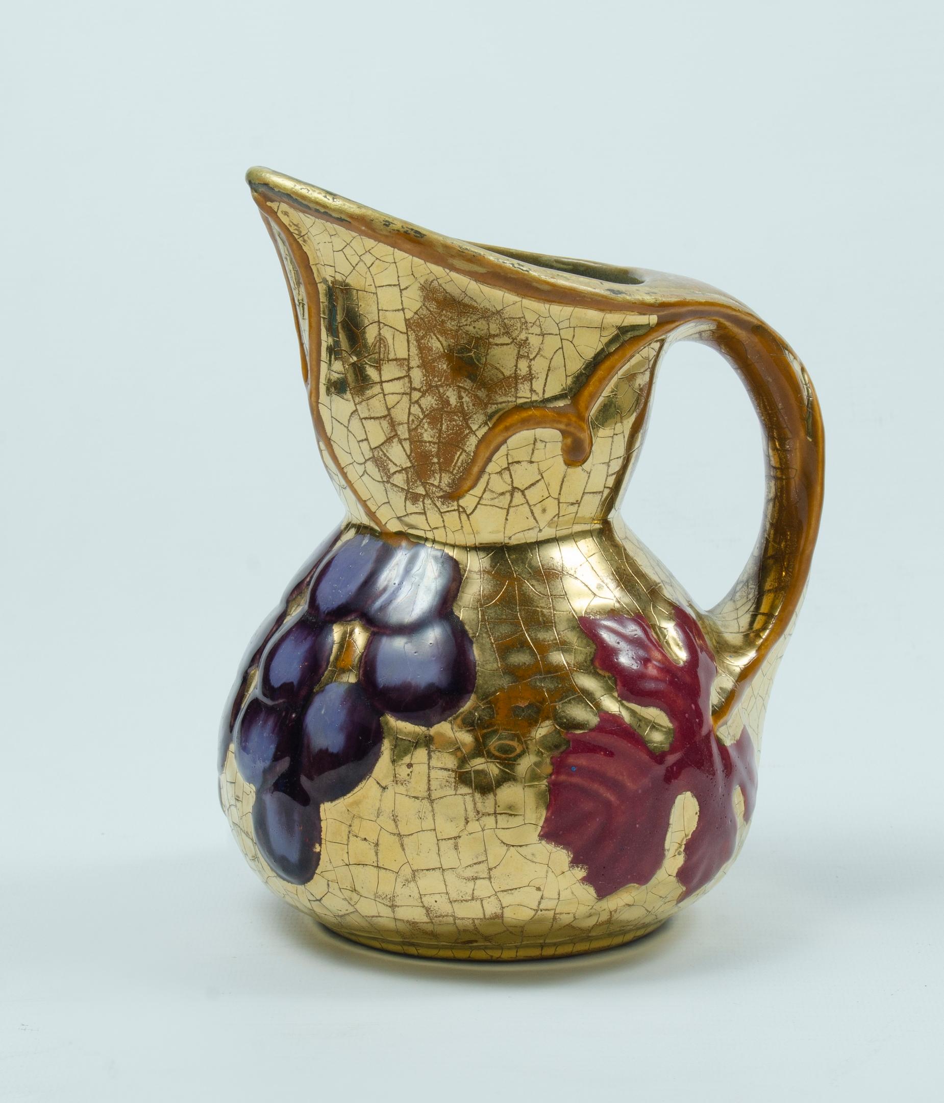 Art Nouveau vase Madeleine Lyee and marcel Guillard
perfect condition
golden color with grape motif
signed on its based
ceramic and enamel.
Art nouveau, modernist art or modernism was an international artistic and decorative movement, developed