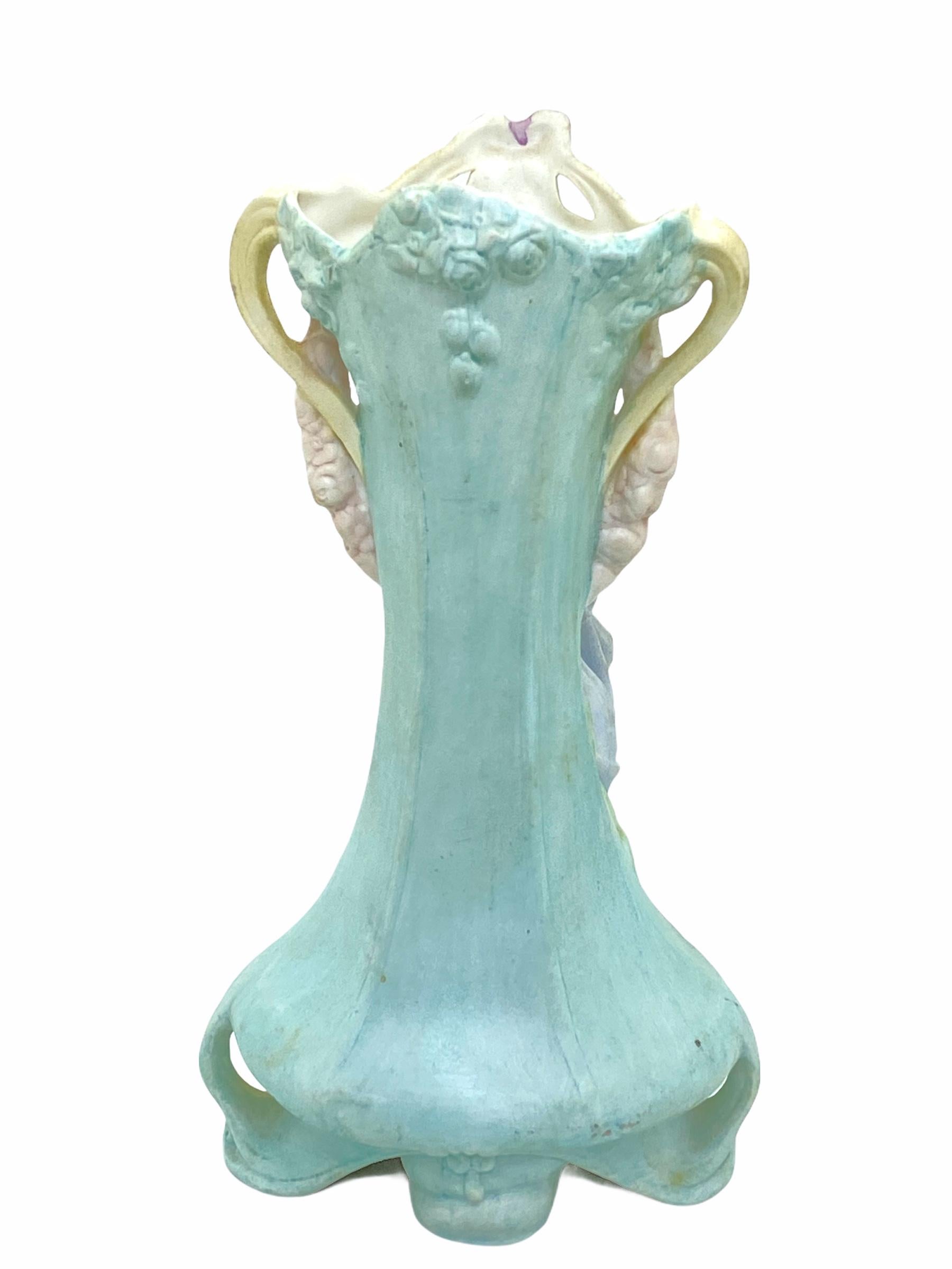 Art nouveau Vase Art Nouveau Noble Lady Figurine en porcelaine bisque, Allemagne, vers 1900 en vente