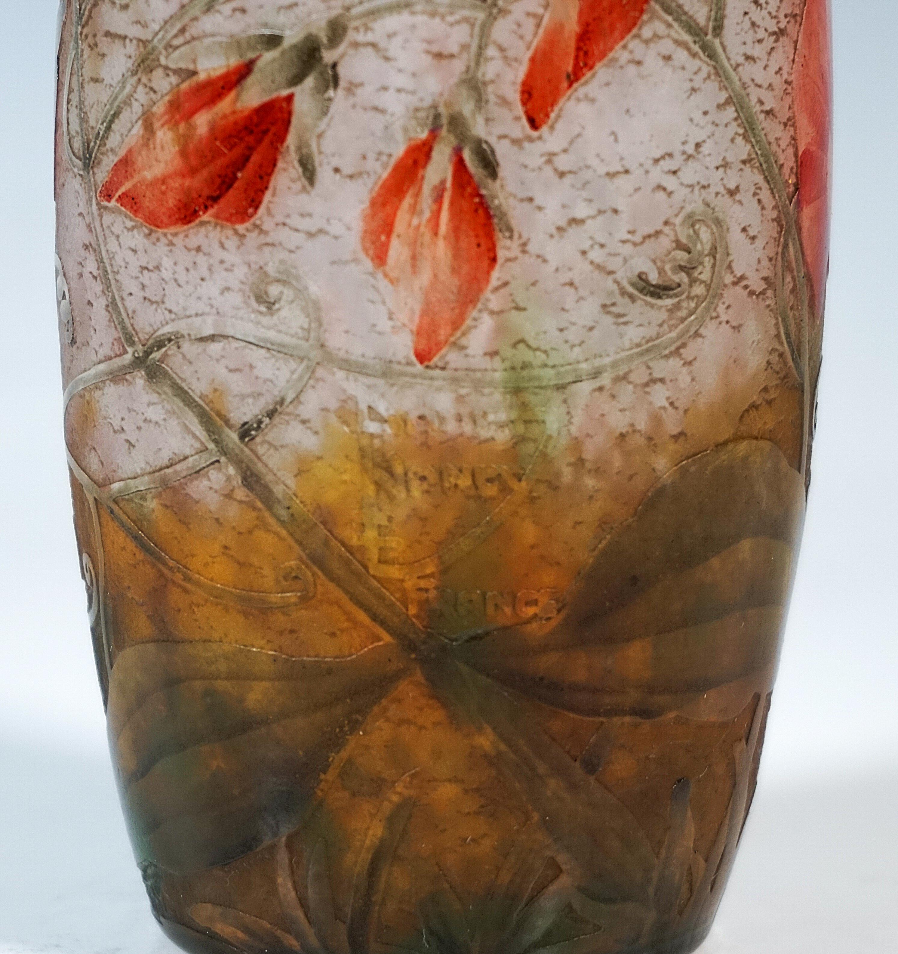 Jarrón Art Nouveau 'Pois De Senteur', Sweet Pea Decor, Daum Nancy, Francia, ca 1910 en Bueno estado para la venta en Vienna, AT