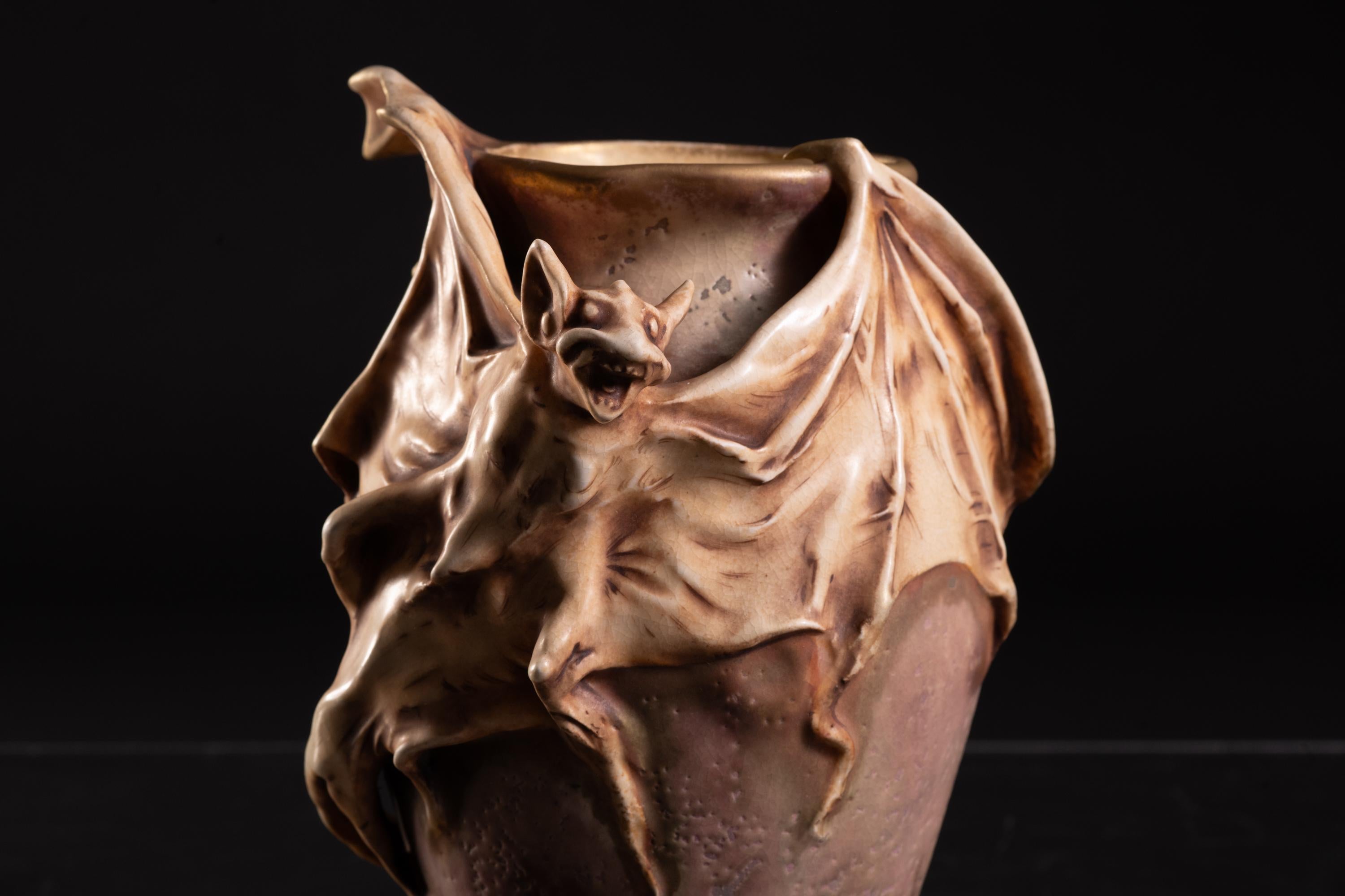 Vaso Art Nouveau con pipistrello di Eduard Stellmacher per RStK Amphora in vendita 3