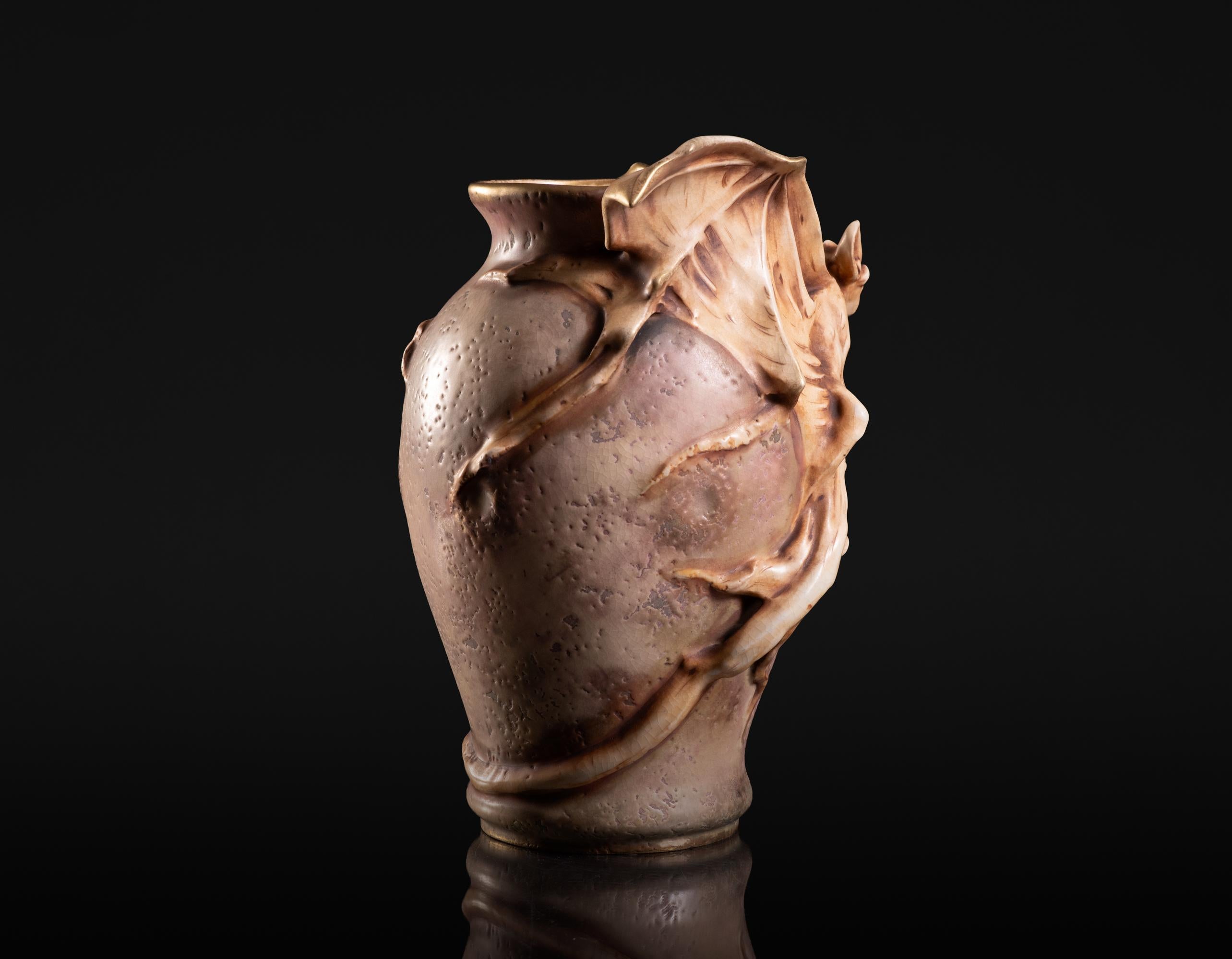 Vaso Art Nouveau con pipistrello di Eduard Stellmacher per RStK Amphora In condizioni buone in vendita a Chicago, US