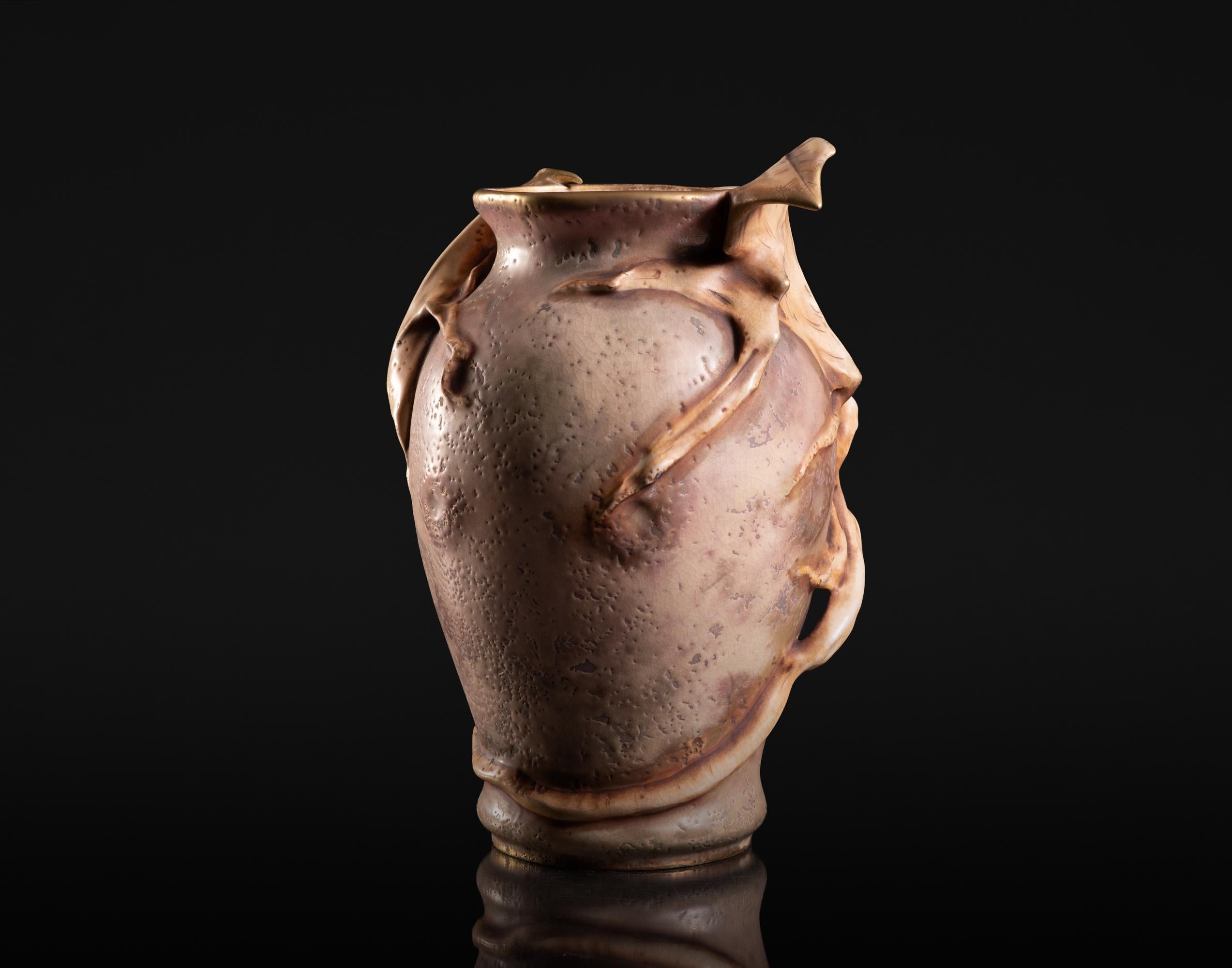 Inizio XX secolo Vaso Art Nouveau con pipistrello di Eduard Stellmacher per RStK Amphora in vendita