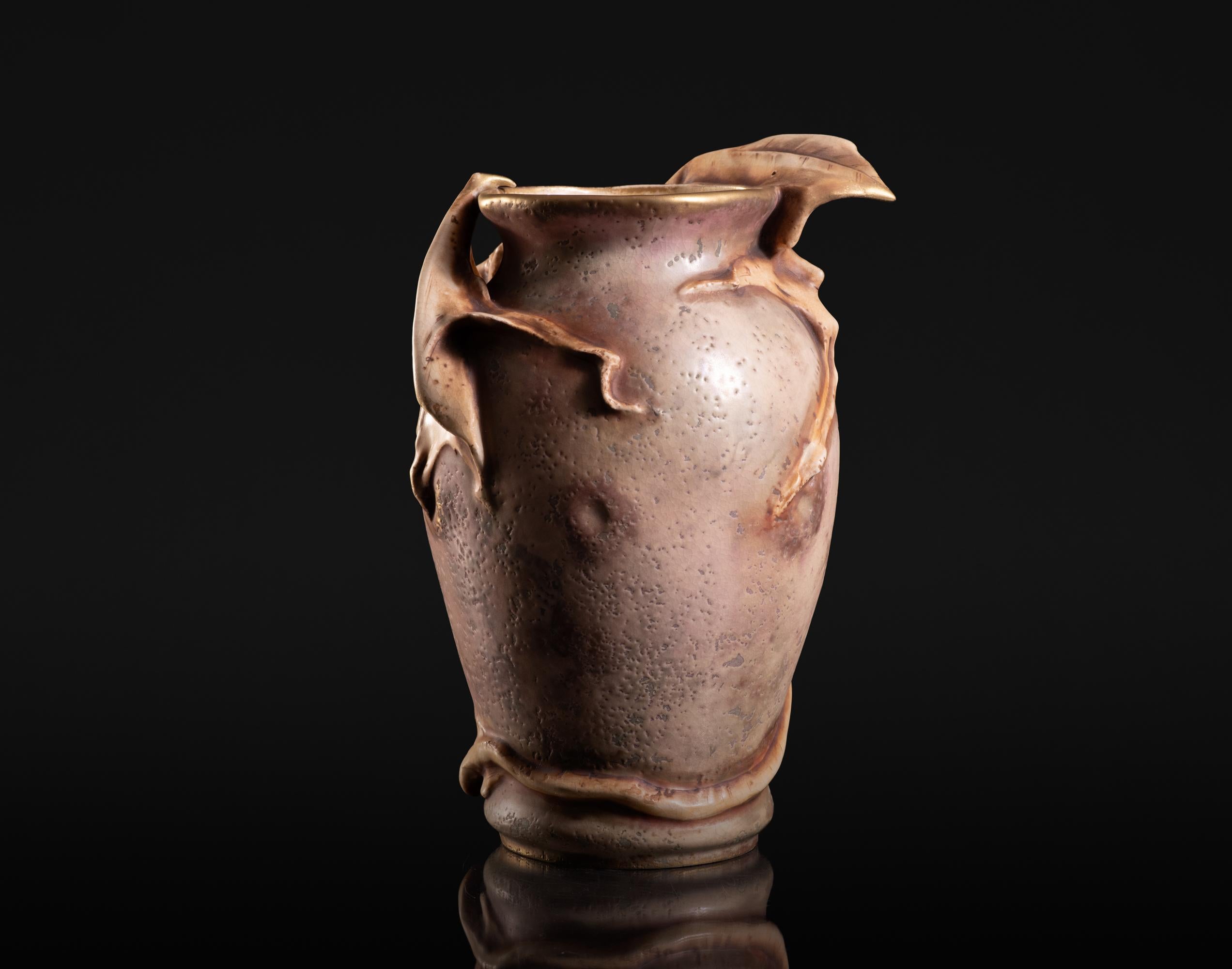 Cotto Vaso Art Nouveau con pipistrello di Eduard Stellmacher per RStK Amphora in vendita