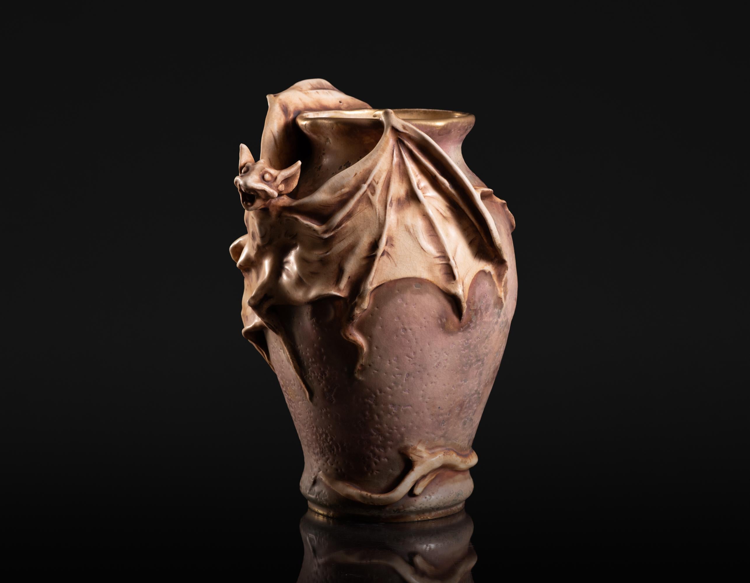 Vaso Art Nouveau con pipistrello di Eduard Stellmacher per RStK Amphora in vendita 2