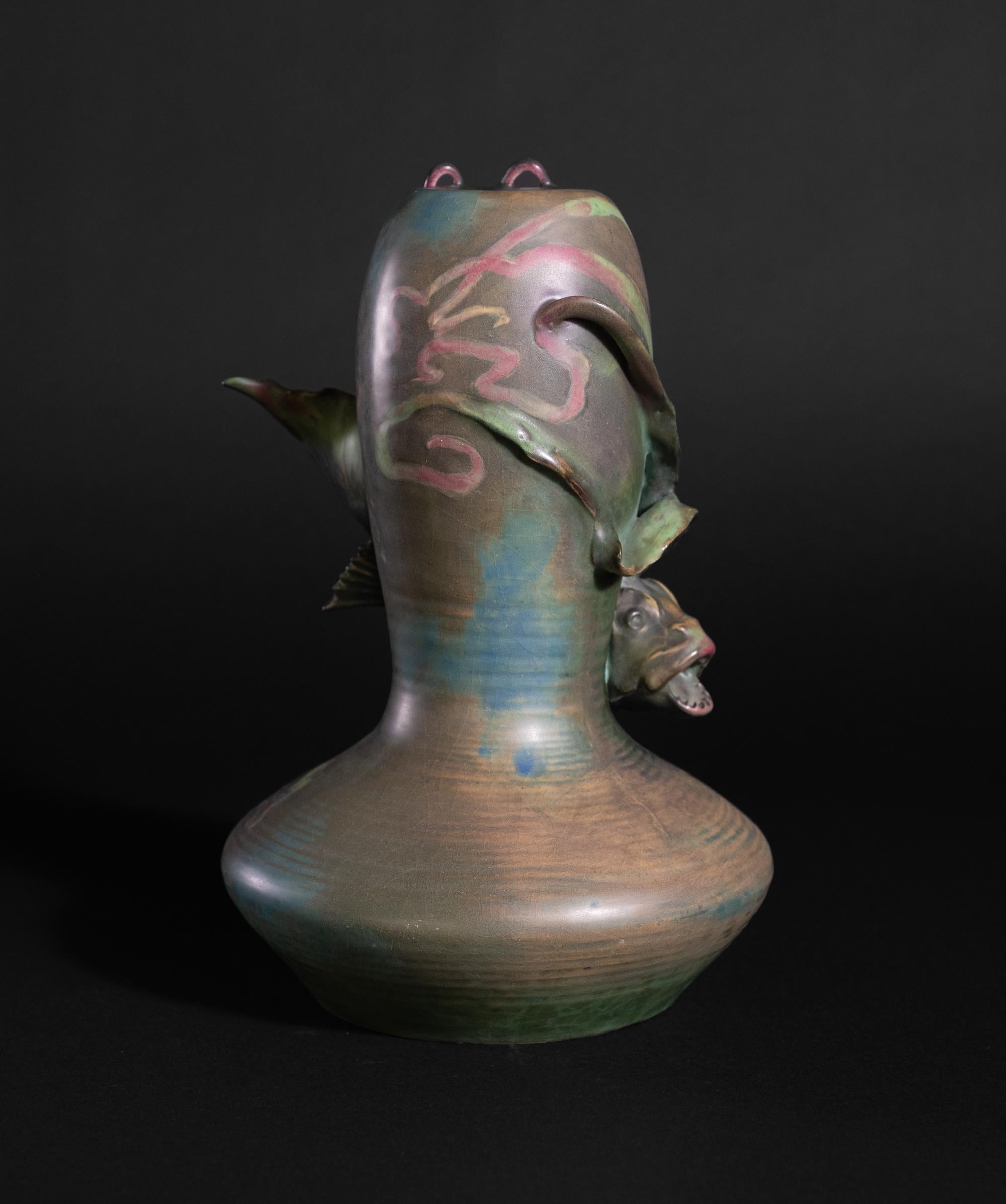 Jugendstilvase im Jugendstil mit exotischem Fisch von Eduard Stellmacher für RStK Amphora (Österreichisch) im Angebot