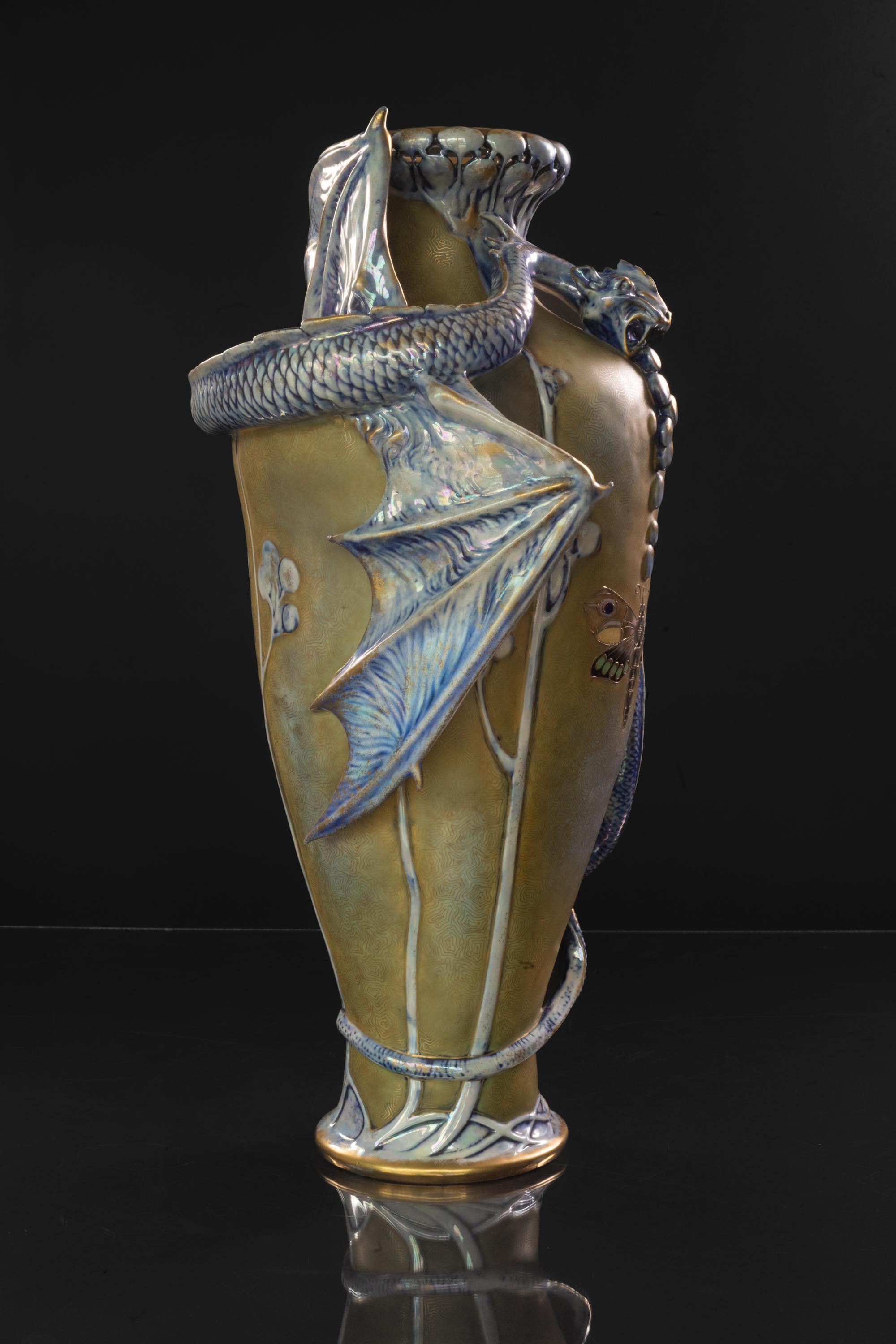 Austriaco Vaso Art Nouveau con drago infuocato di Stellmacher & Dachsel per RStK Amphora in vendita