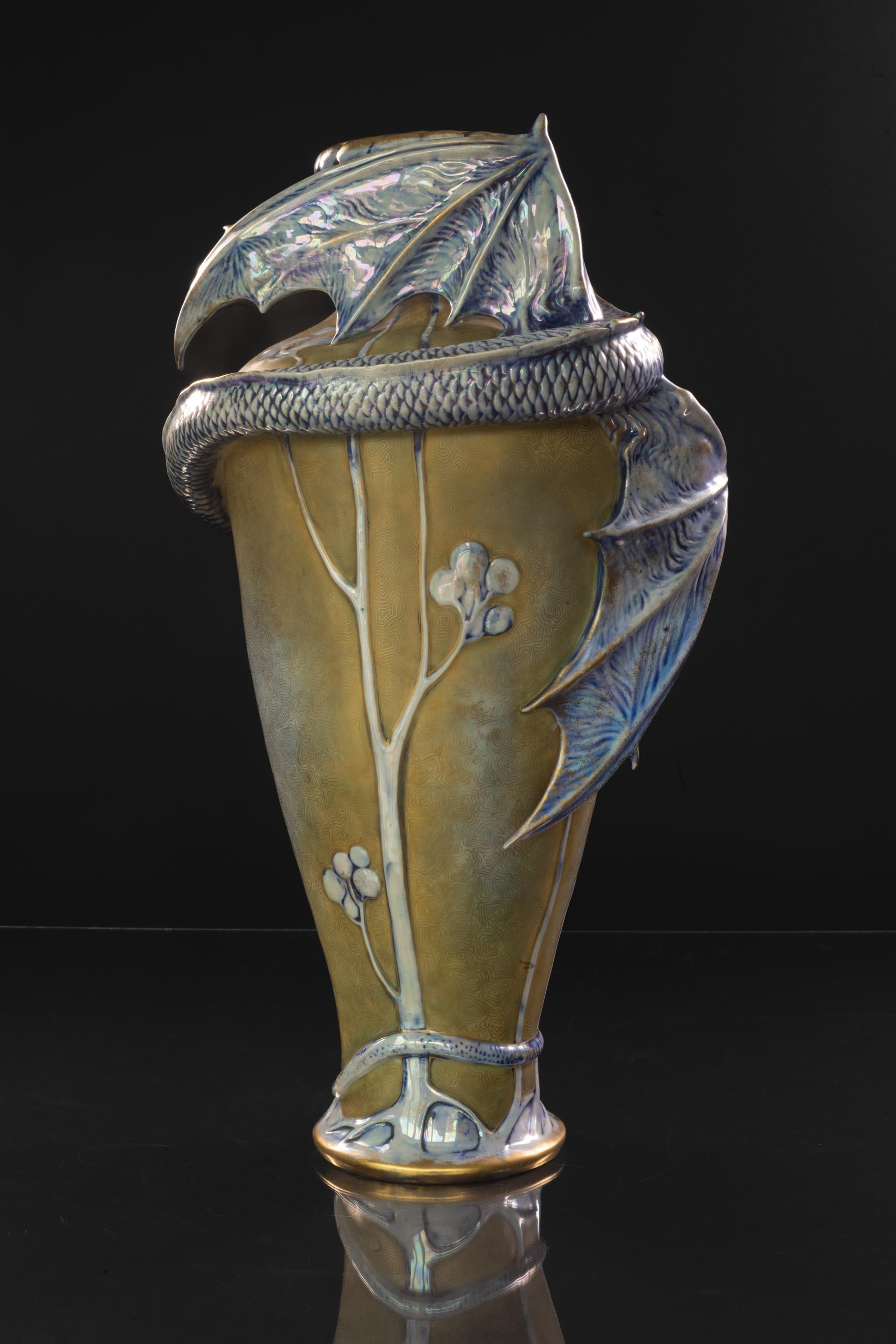 Dorato Vaso Art Nouveau con drago infuocato di Stellmacher & Dachsel per RStK Amphora in vendita
