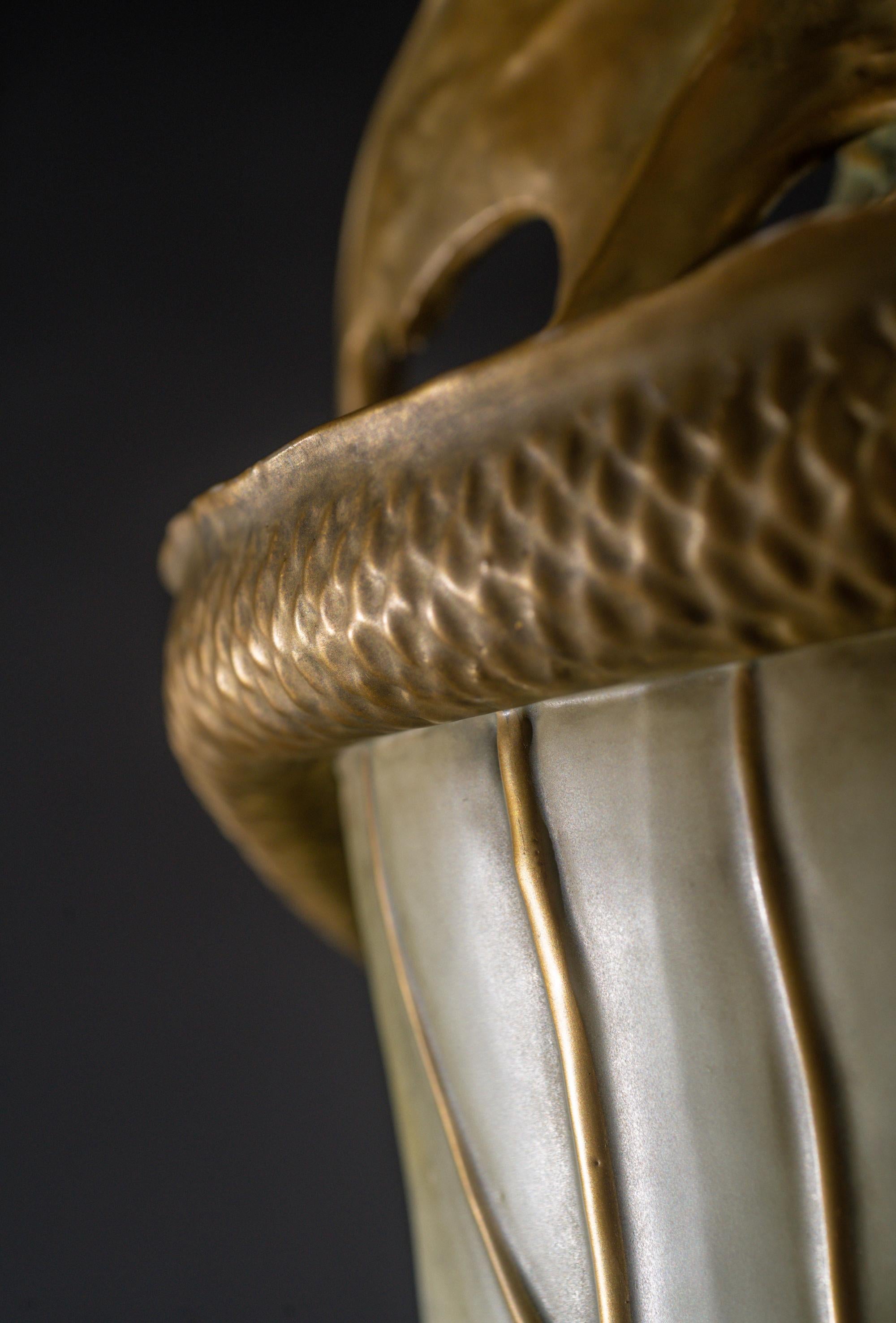 Fin du XIXe siècle Vase Art nouveau avec dragon féroce de Stellmacher & Dachsel pour RStK Amphora en vente