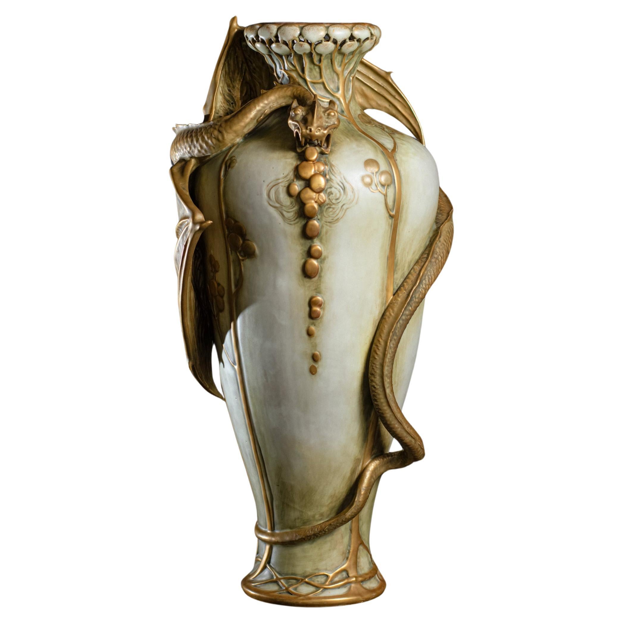 Vase Art nouveau avec dragon féroce de Stellmacher & Dachsel pour RStK Amphora