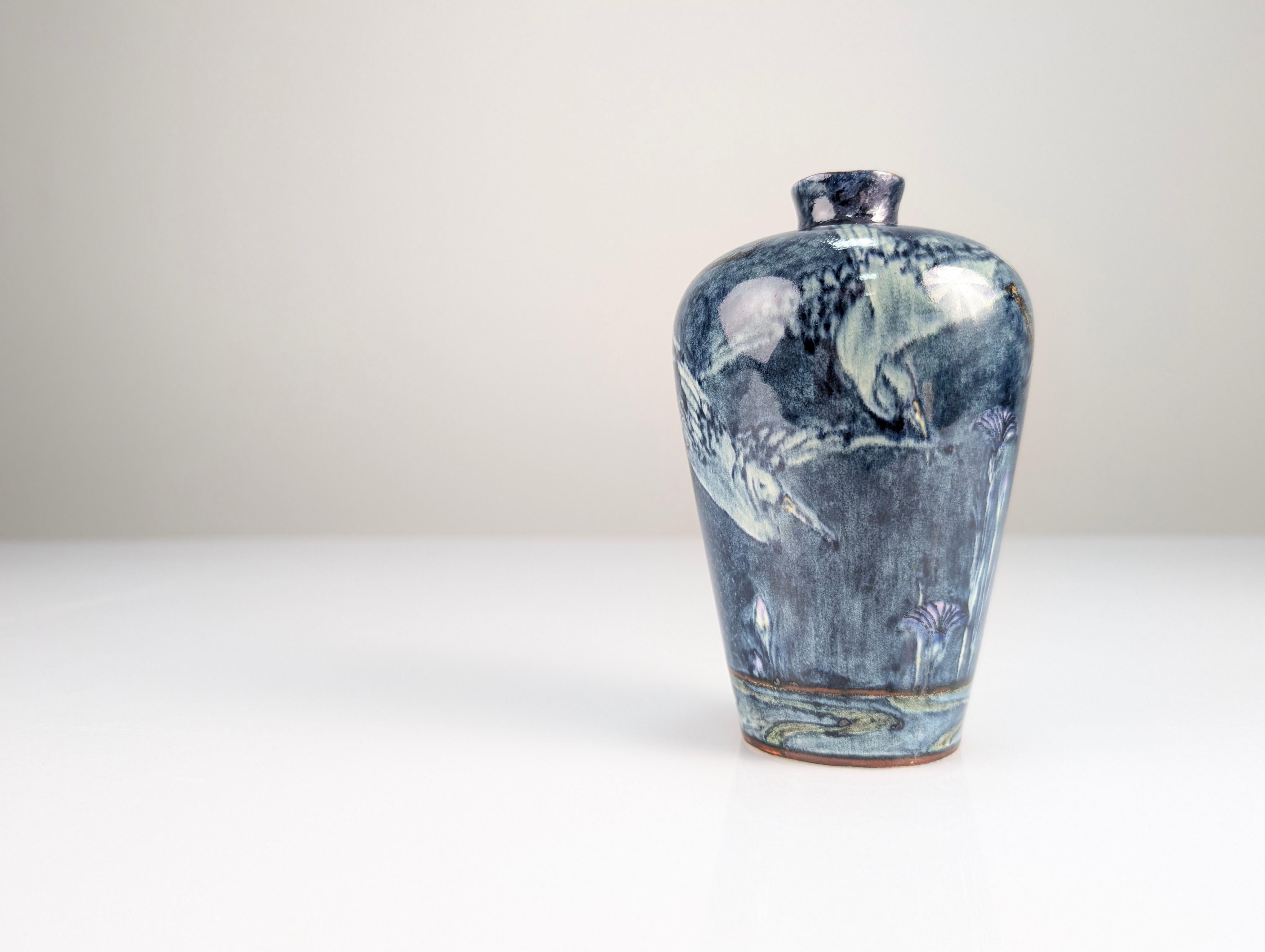 Olandese Vaso in stile Art Nouveau con aironi e fiori, J.W. Heron Mijnlieff, Olanda Utrecht 1900 in vendita