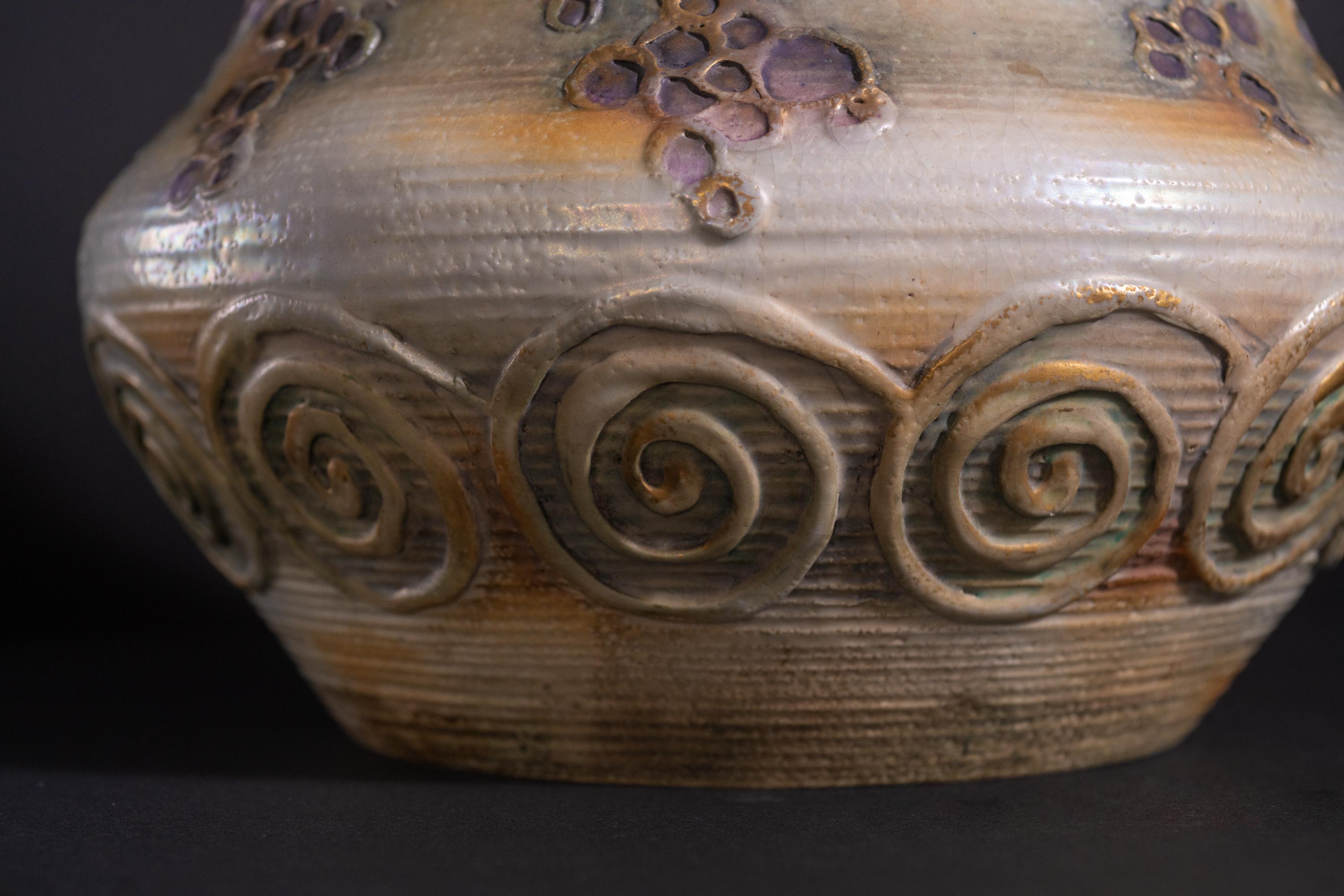 Vase Art nouveau avec hibou par Eduard Stellmacher pour RStK Amphora en vente 5