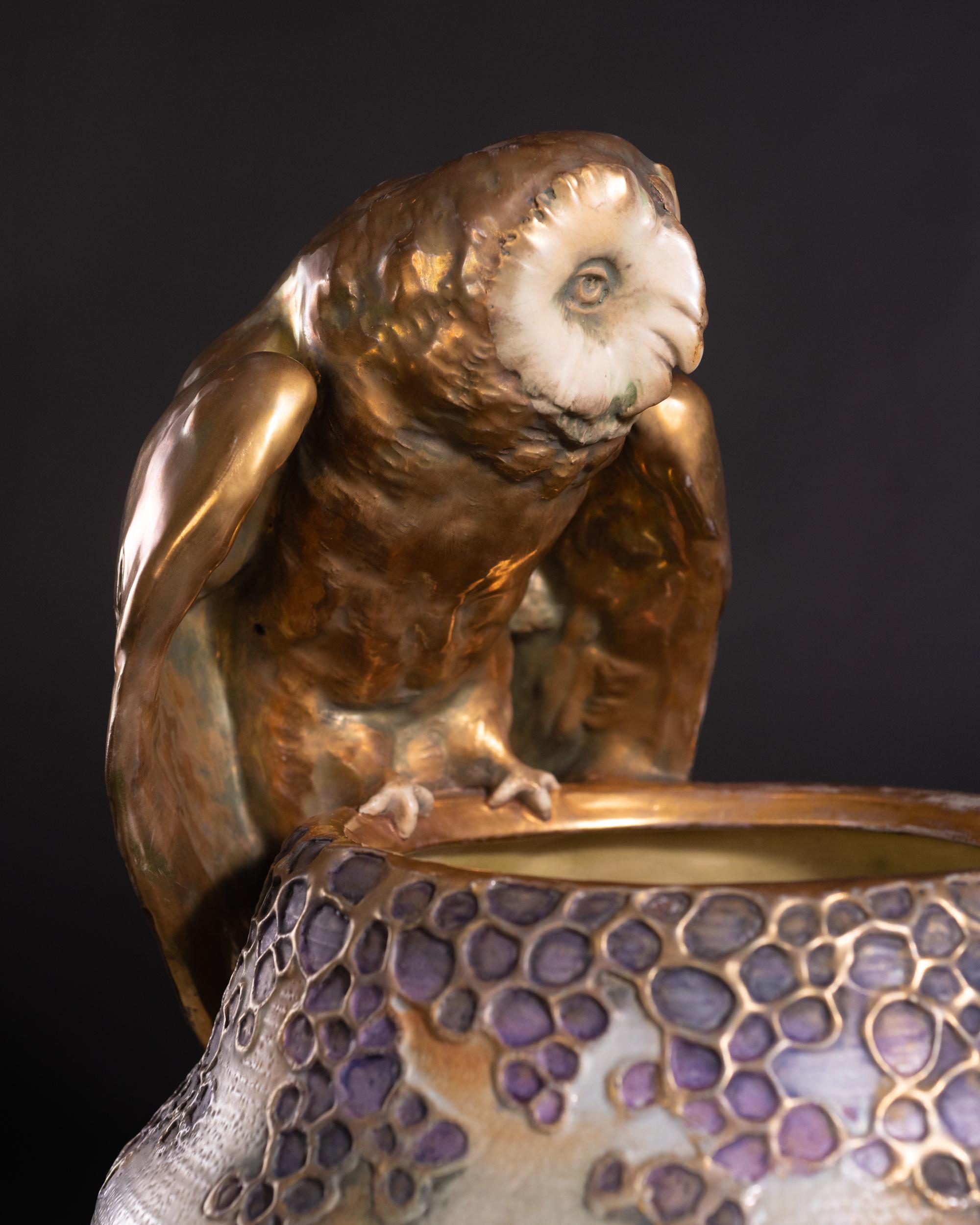 Poterie Vase Art nouveau avec hibou par Eduard Stellmacher pour RStK Amphora en vente