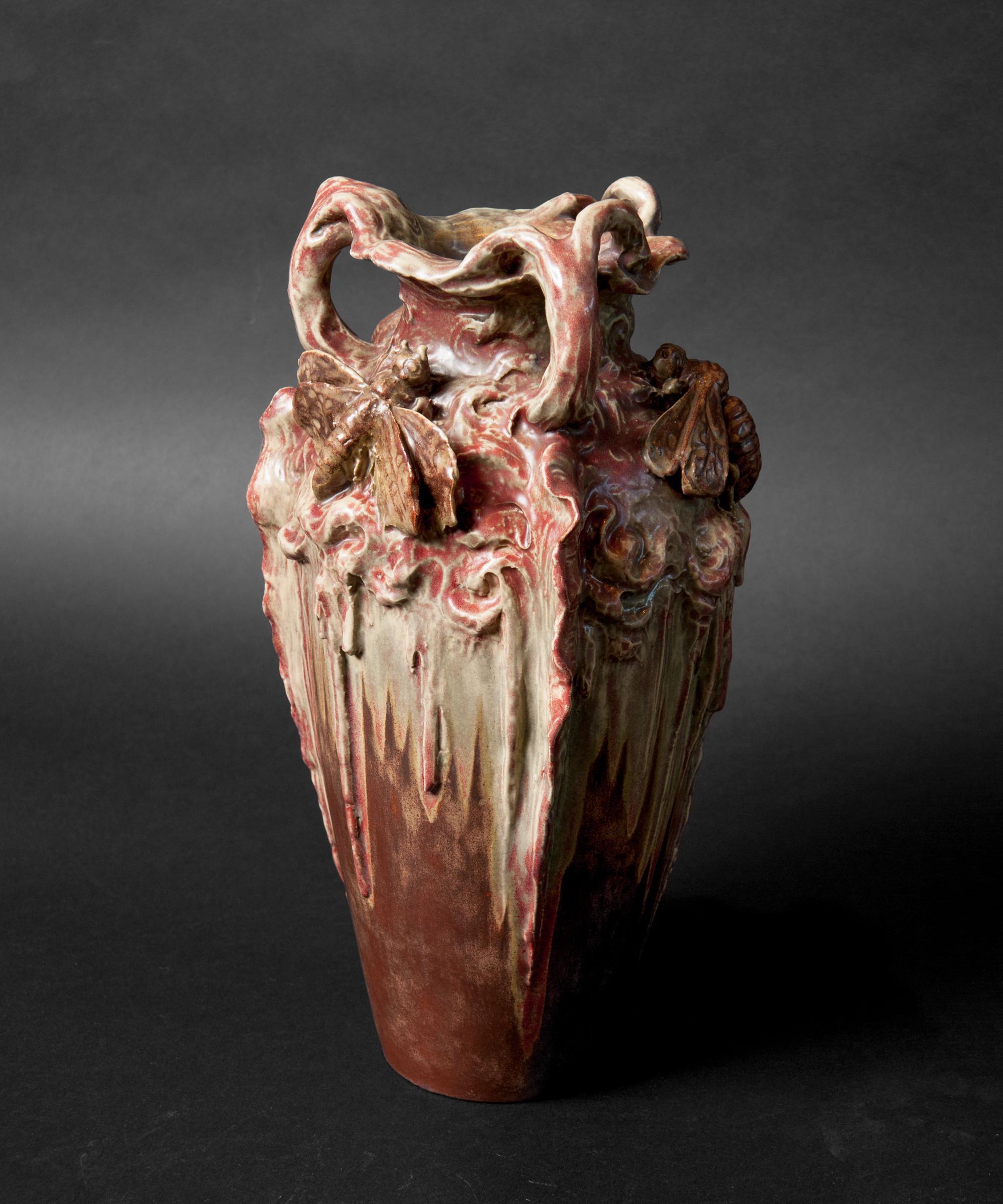 Jugendstilvase im Jugendstil mit Schnecken und Moths, Schule von George Hoentschel (Art nouveau)