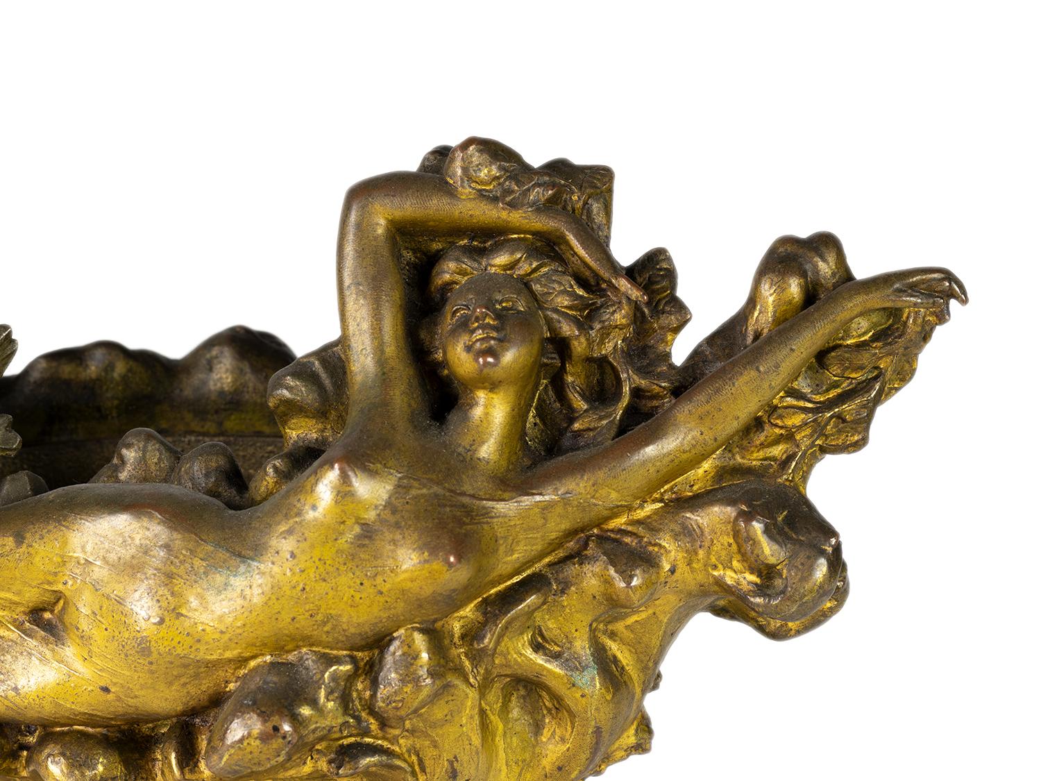 Francese Vaso Art Nouveau con scultura di donna, 20° secolo in vendita