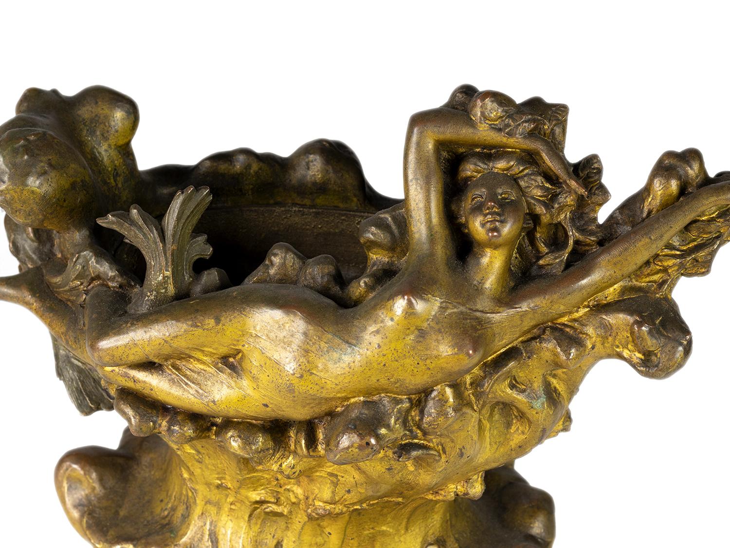 Dorato Vaso Art Nouveau con scultura di donna, 20° secolo in vendita
