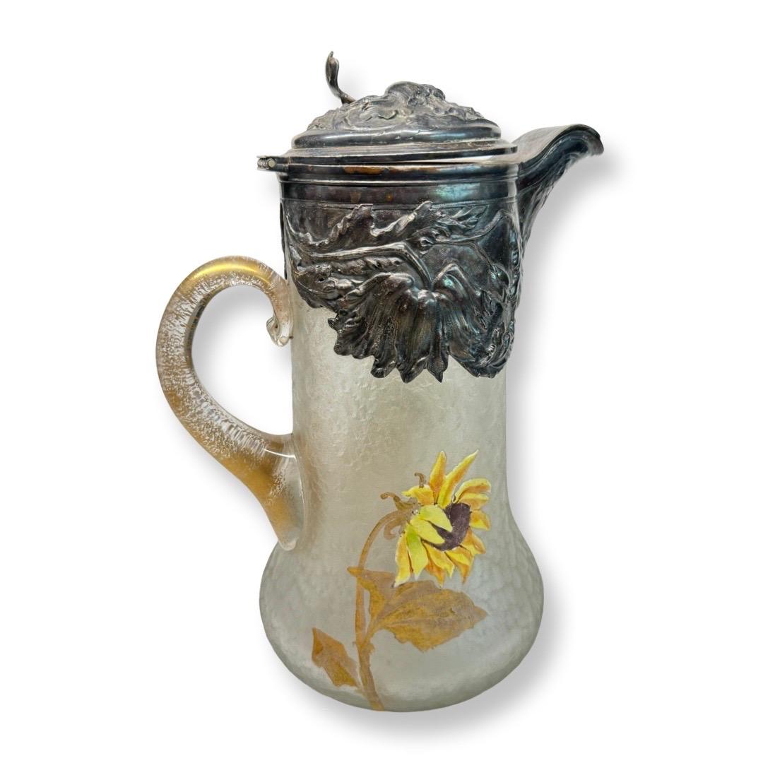 Jarra Art Nouveau Victor Saglier de vidrio esmerilado y baño de plata, S. XIX en Bueno estado para la venta en CANNES, FR