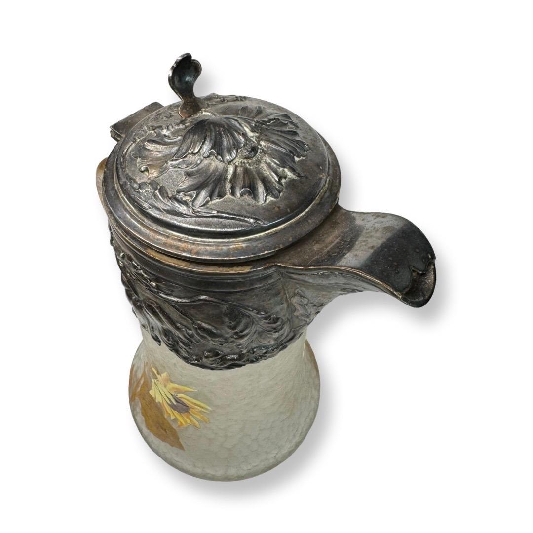 Jarra Art Nouveau Victor Saglier de vidrio esmerilado y baño de plata, S. XIX Metal en venta