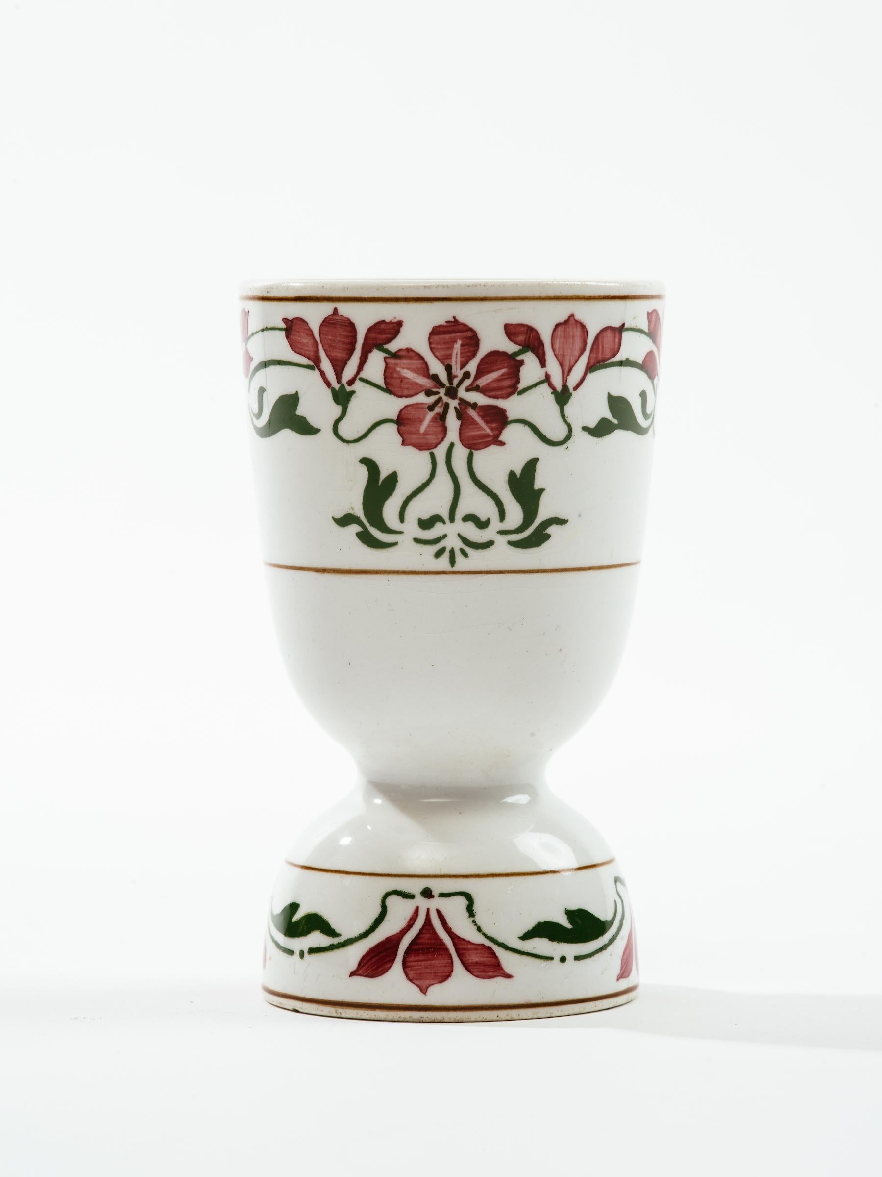 Tasses à œuf Art Nouveau Villeroy and Boch Saxony en porcelaine coquelicot Bon état - En vente à New York, NY