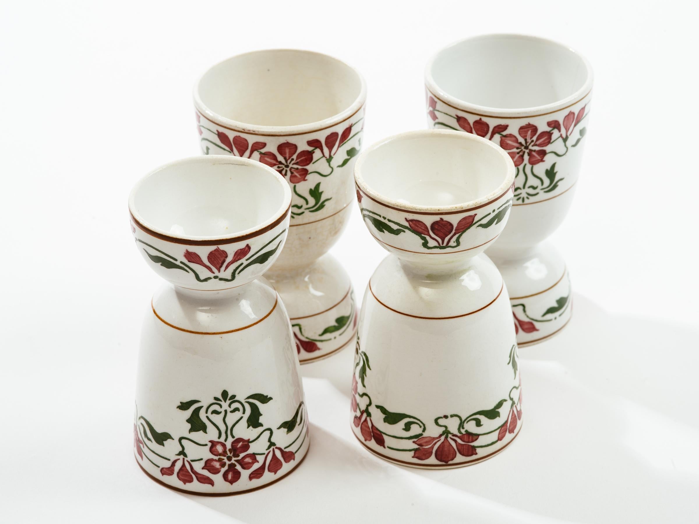 Art Nouveau Villeroy and Boch Saxony Poppy Porcelain Egg Cups In Good Condition For Sale In New York, NY