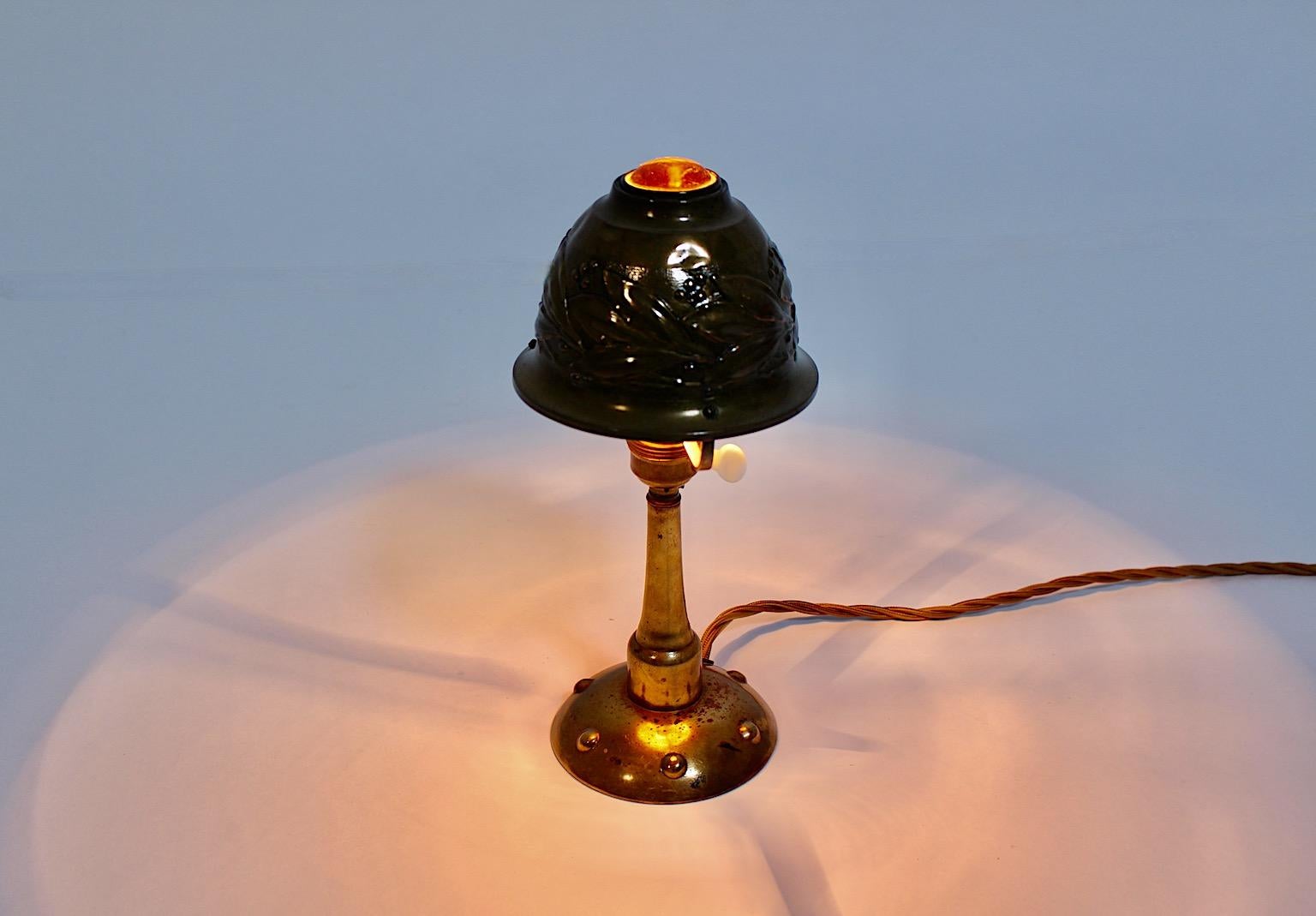 Art Nouveau Vintage Brass Dome Table Lamp Bedside Lamp circa 1910 France For Sale 5