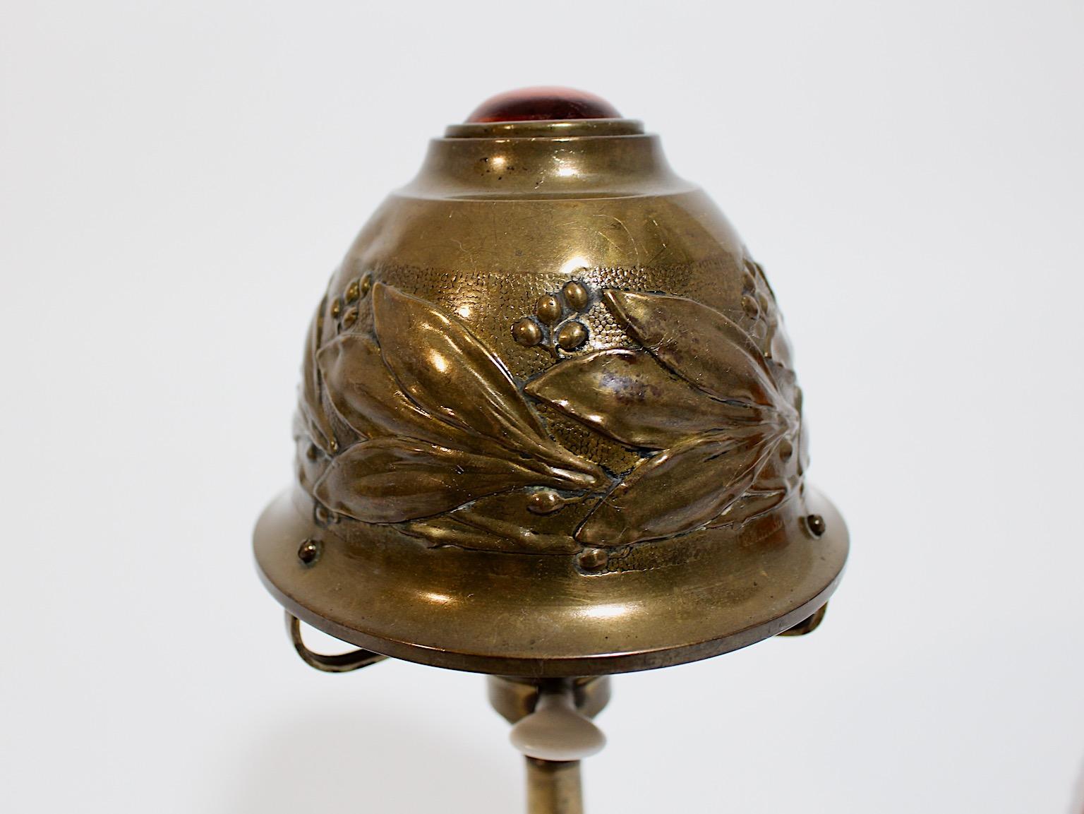 Art Nouveau Vintage Brass Dome Table Lamp Bedside Lamp circa 1910 France For Sale 6