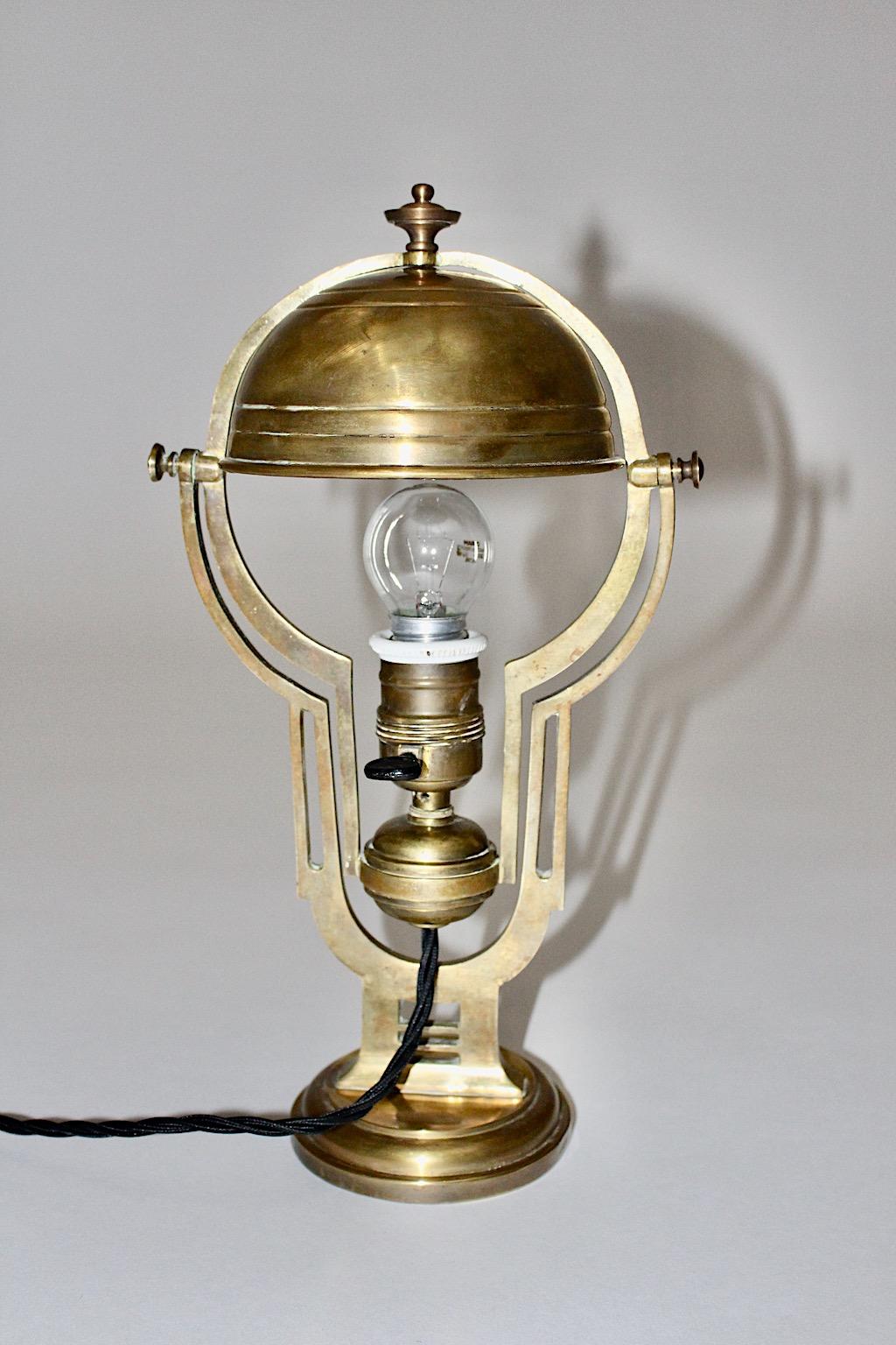 1900 lamp