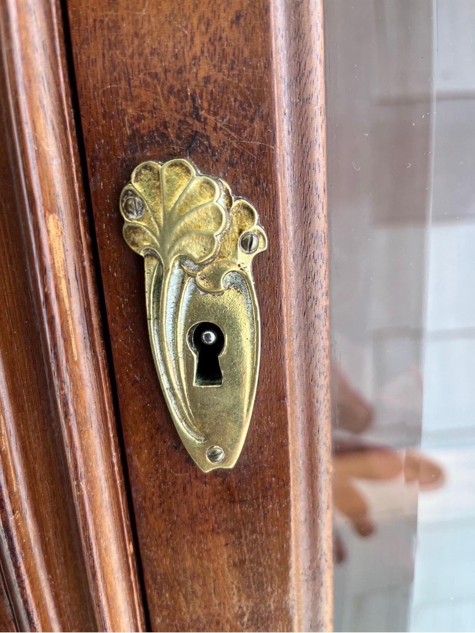 jugendstil vitrine schwarz